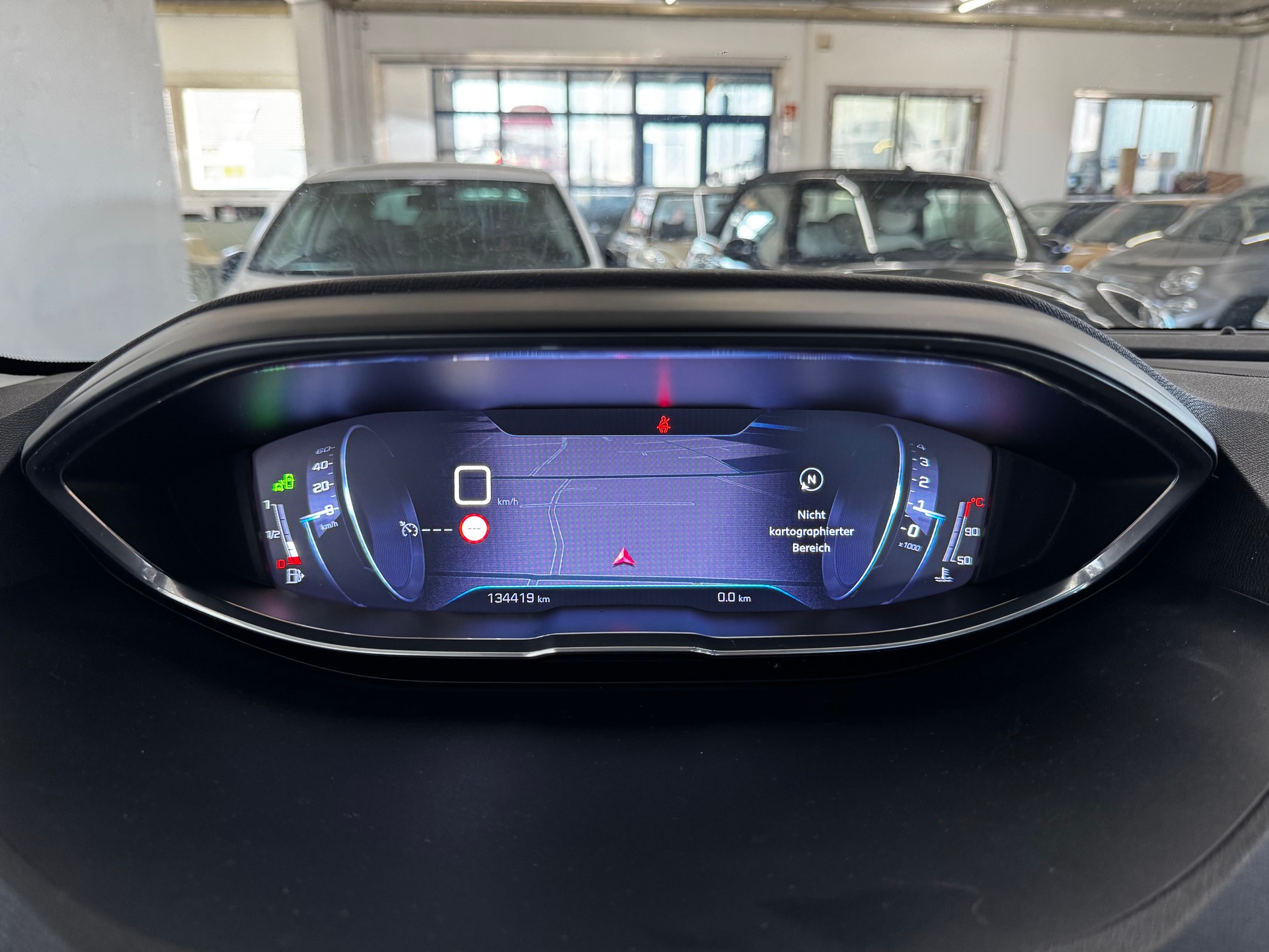 PEUGEOT 3008 1.2 PureTech Business Line-image-23