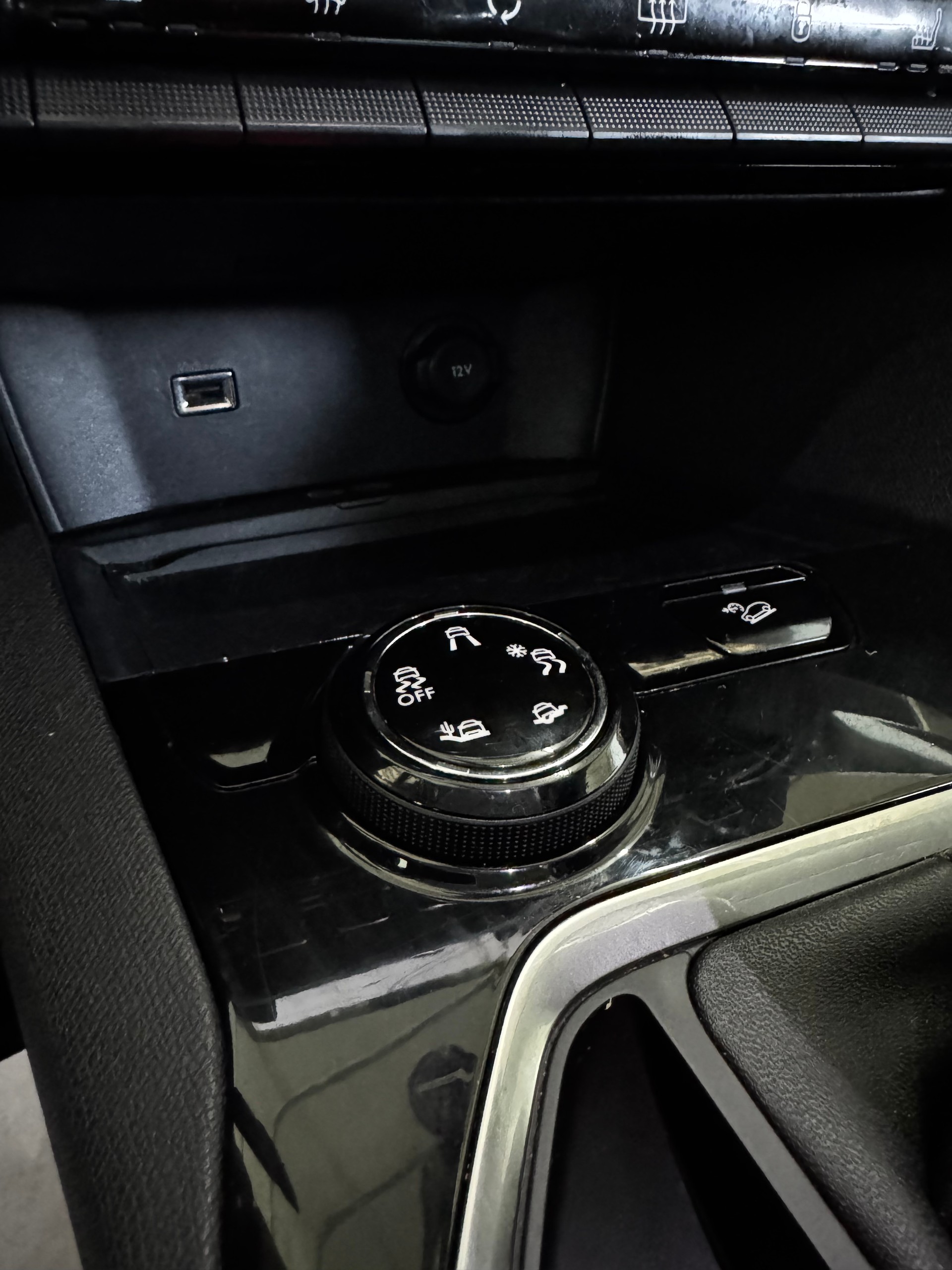 PEUGEOT 3008 1.2 PureTech Business Line-image-21