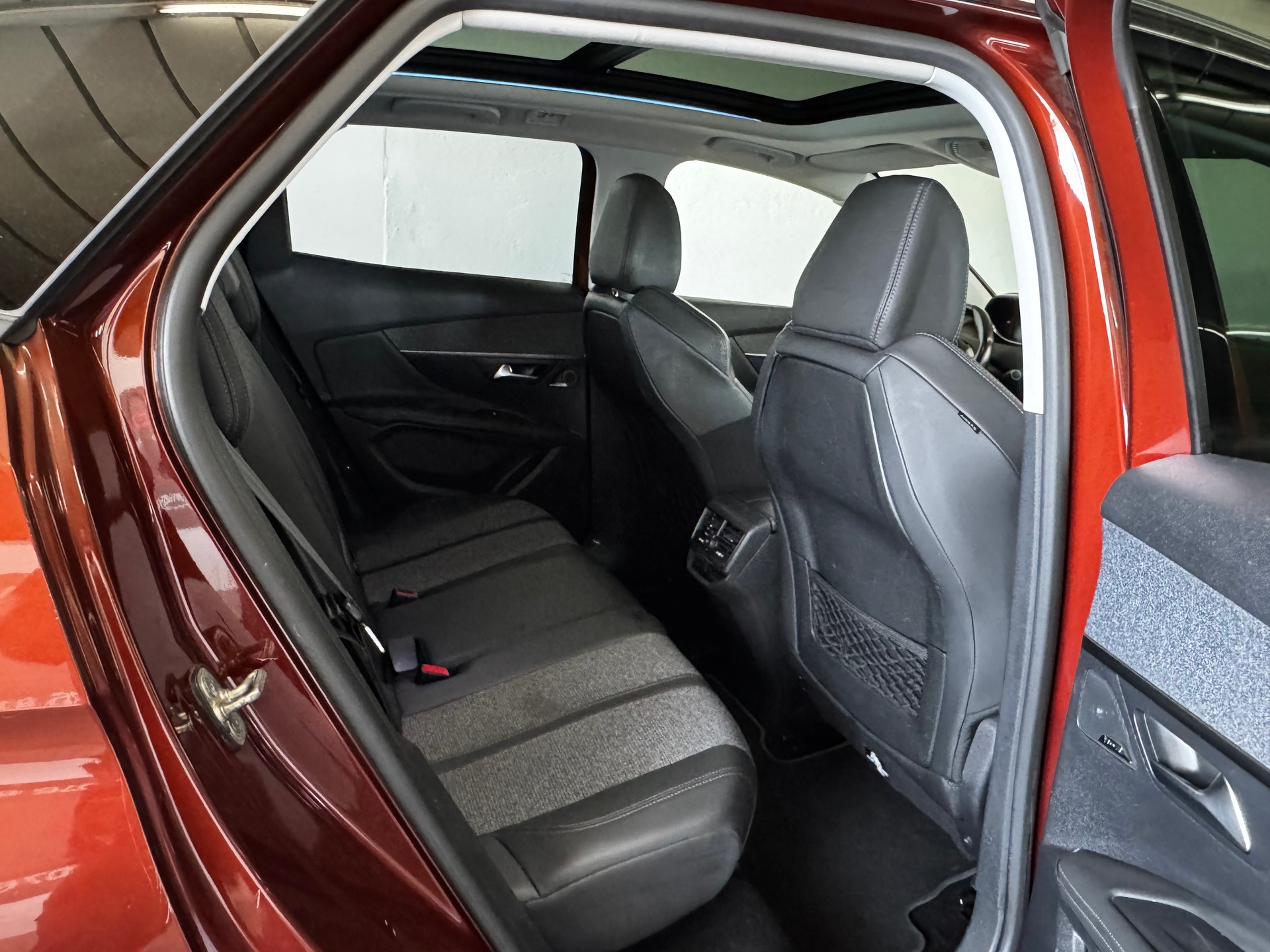 PEUGEOT 3008 1.2 PureTech Business Line-image-29