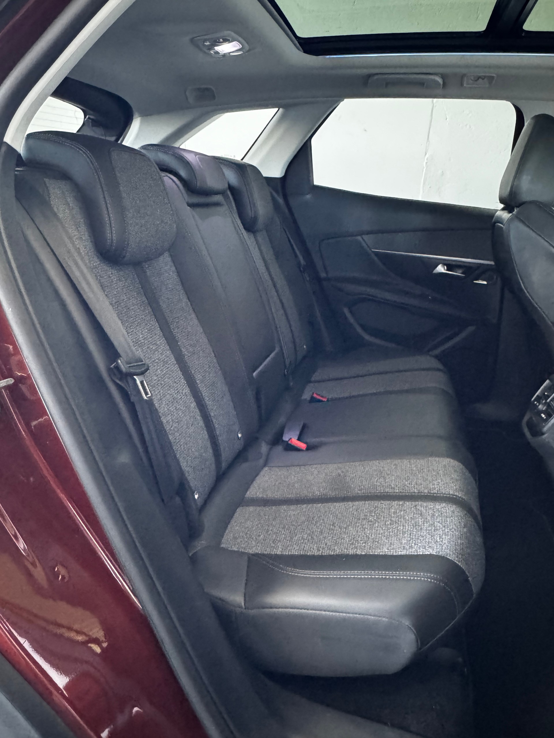 PEUGEOT 3008 1.2 PureTech Business Line-image-28