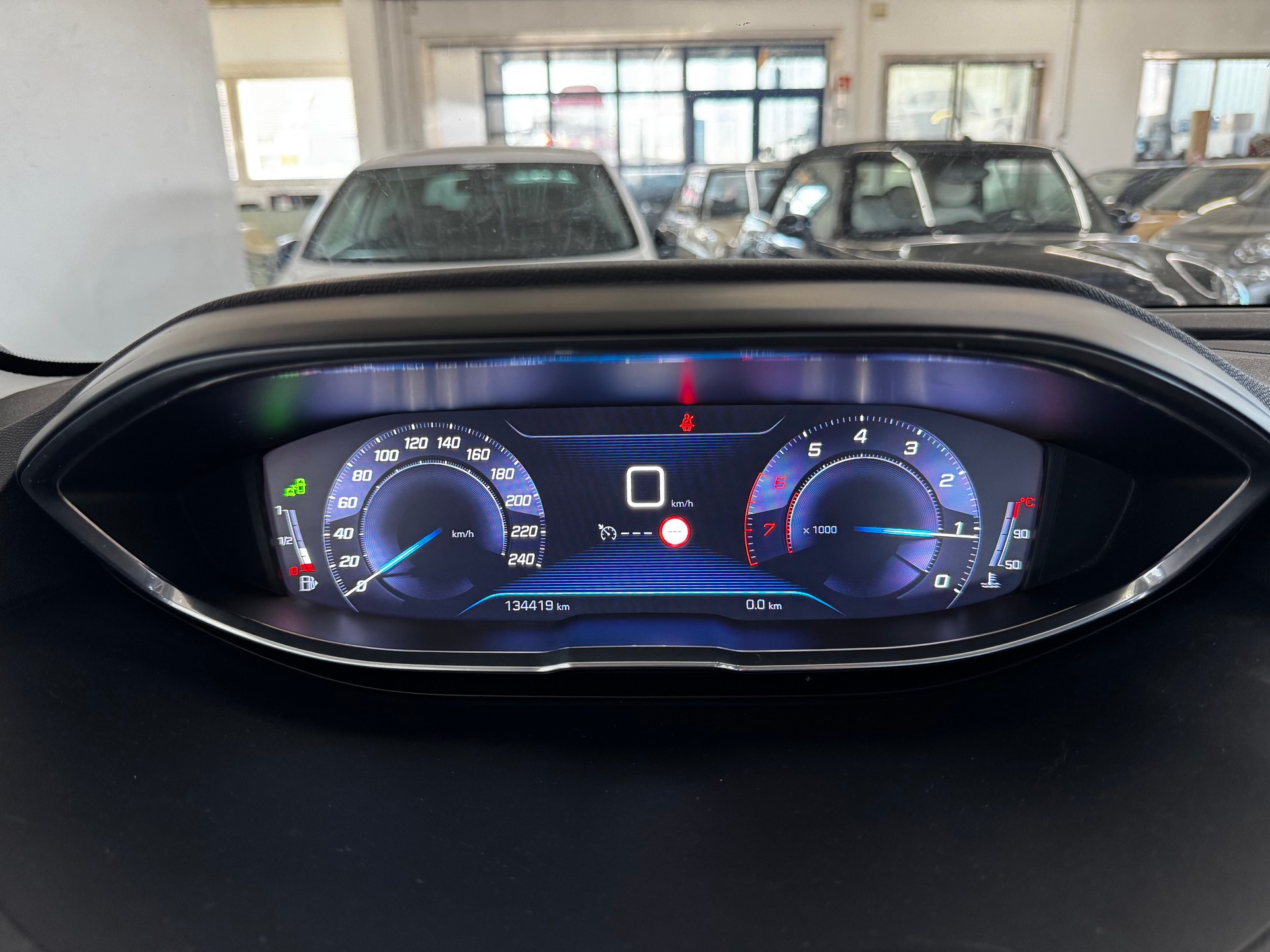 PEUGEOT 3008 1.2 PureTech Business Line-image-24
