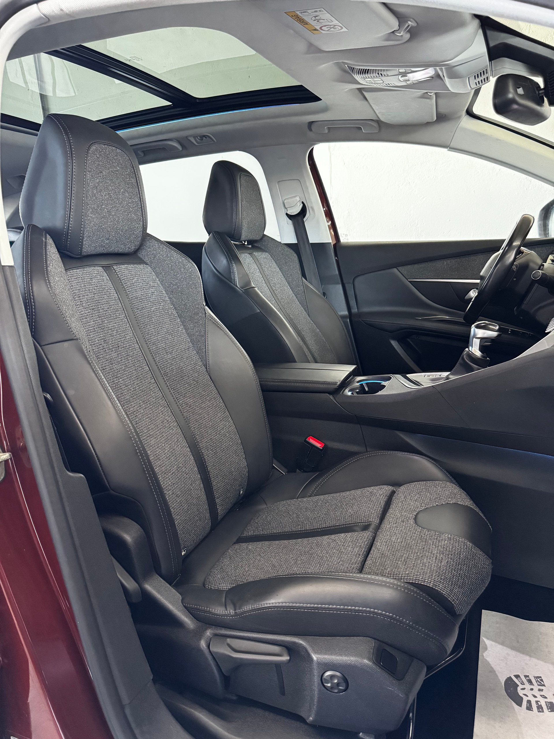 PEUGEOT 3008 1.2 PureTech Business Line-image-26