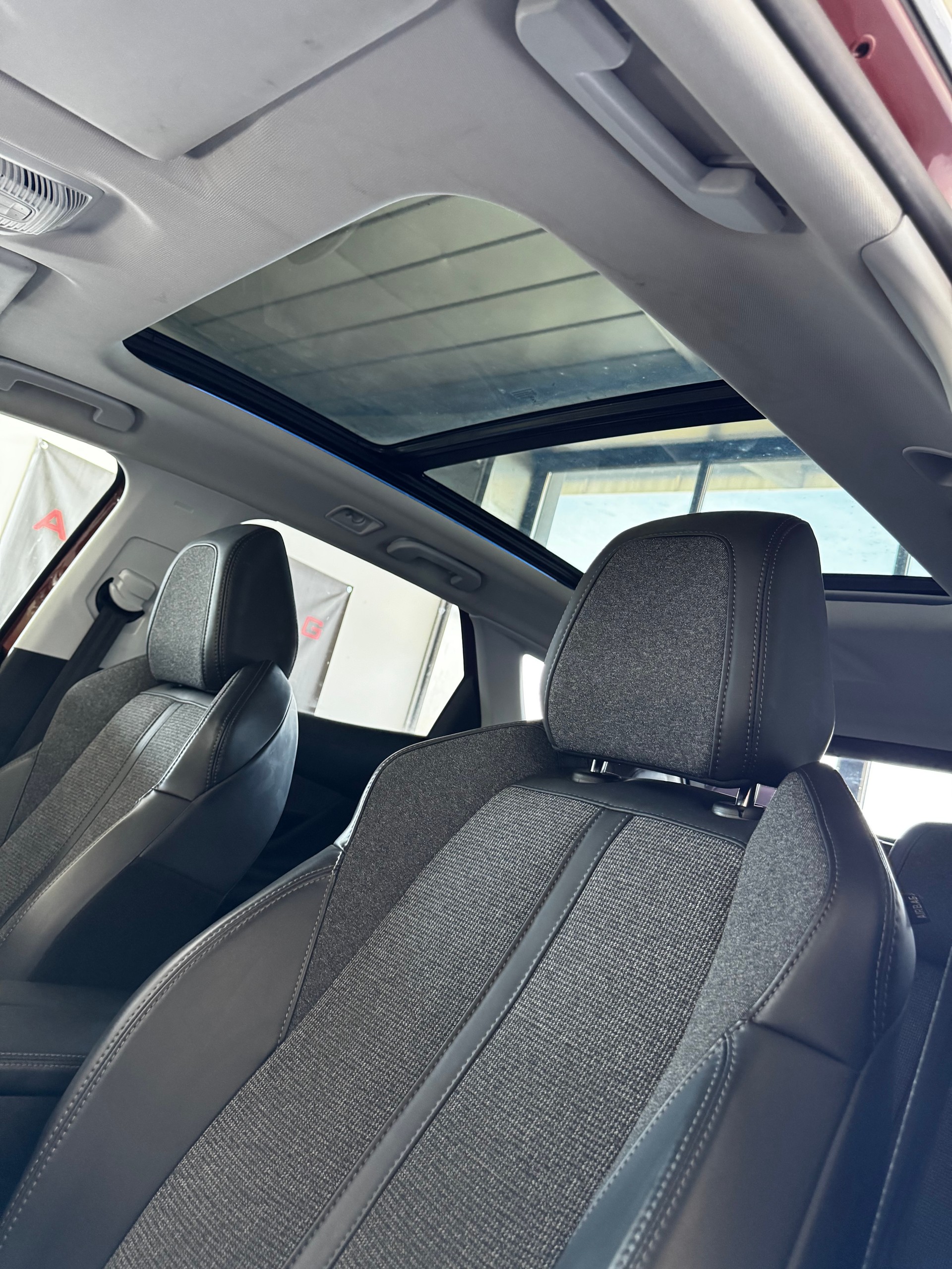 PEUGEOT 3008 1.2 PureTech Business Line-image-16
