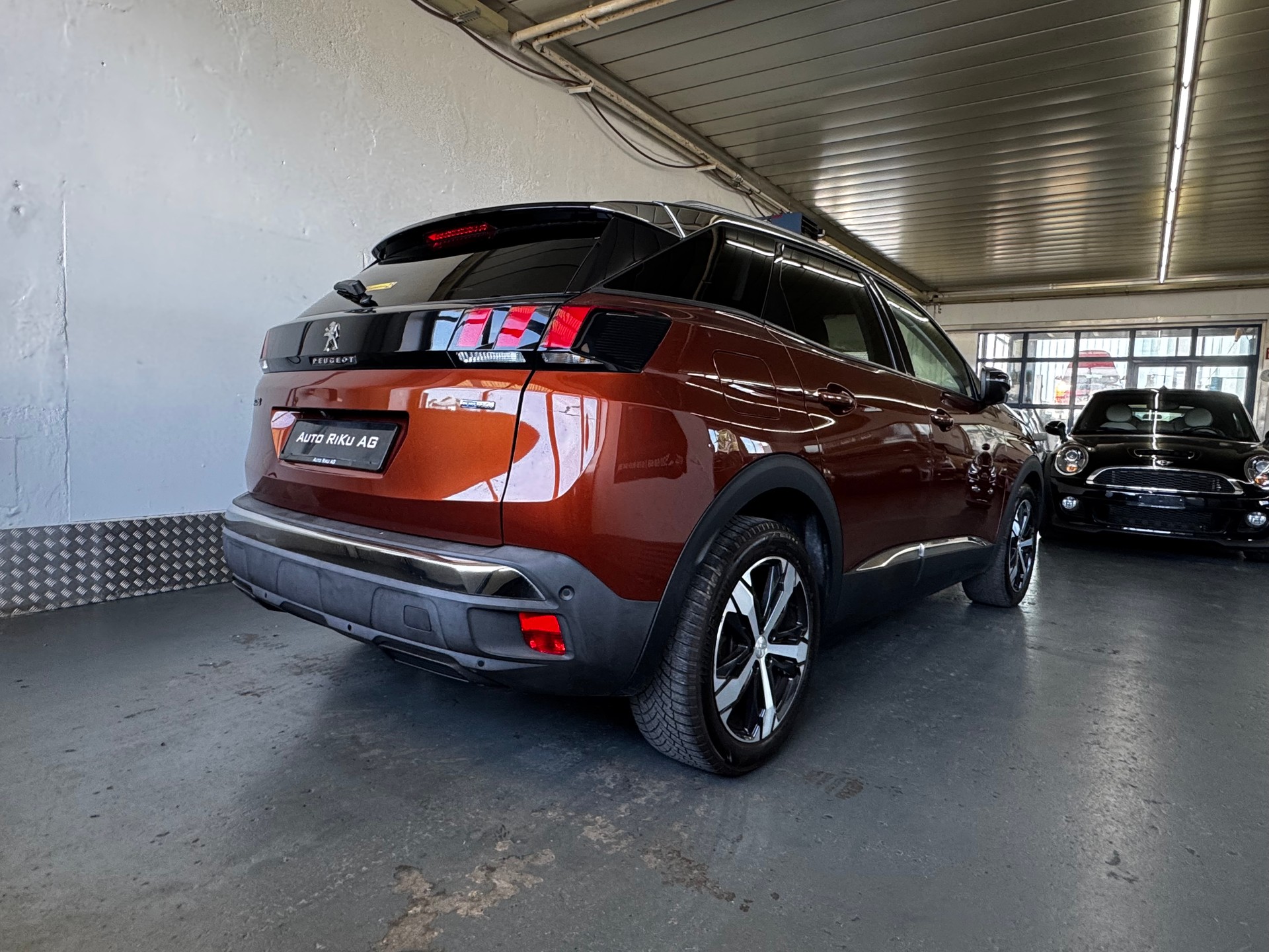 PEUGEOT 3008 1.2 PureTech Business Line-image-10
