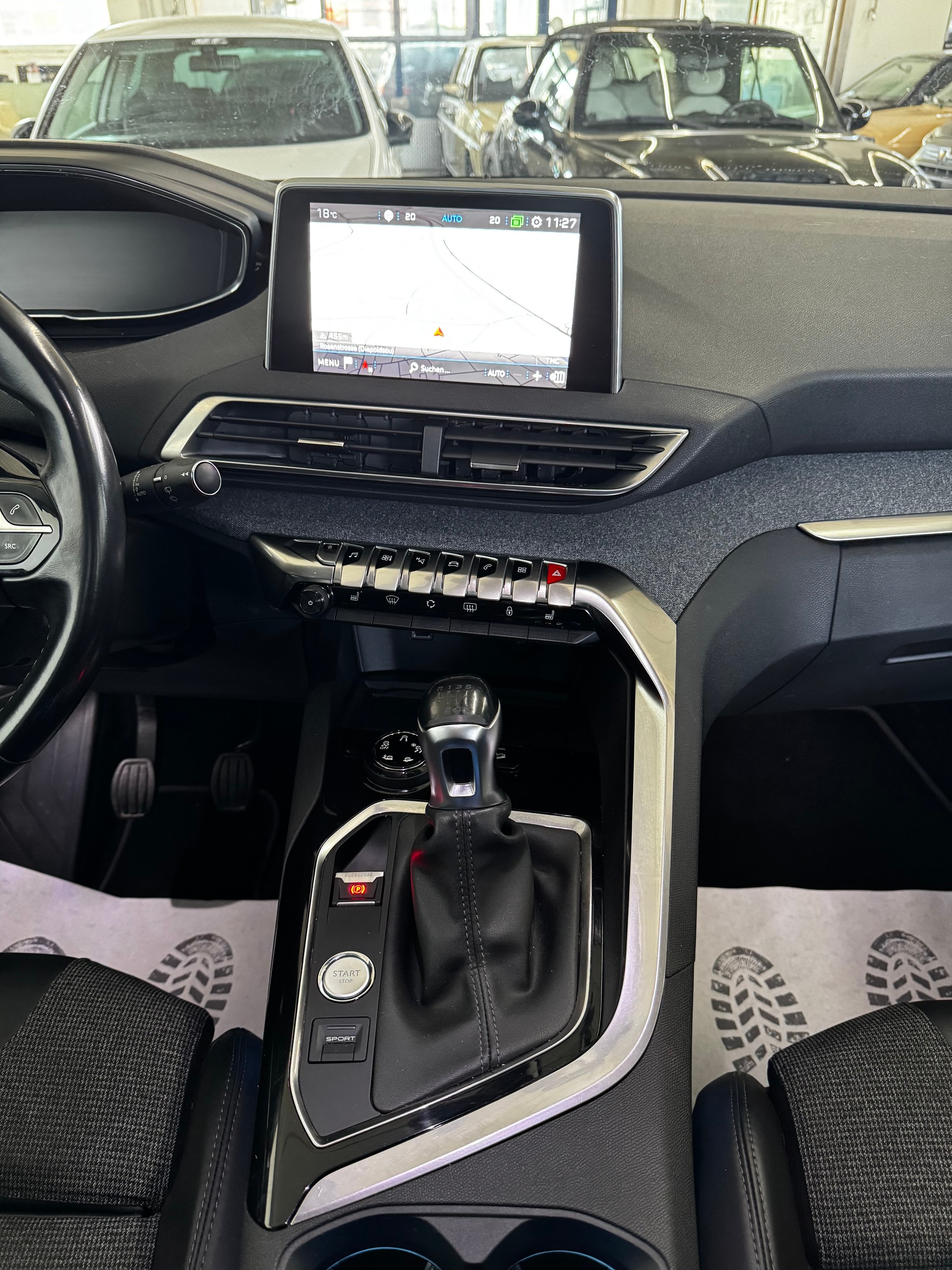 PEUGEOT 3008 1.2 PureTech Business Line-image-18