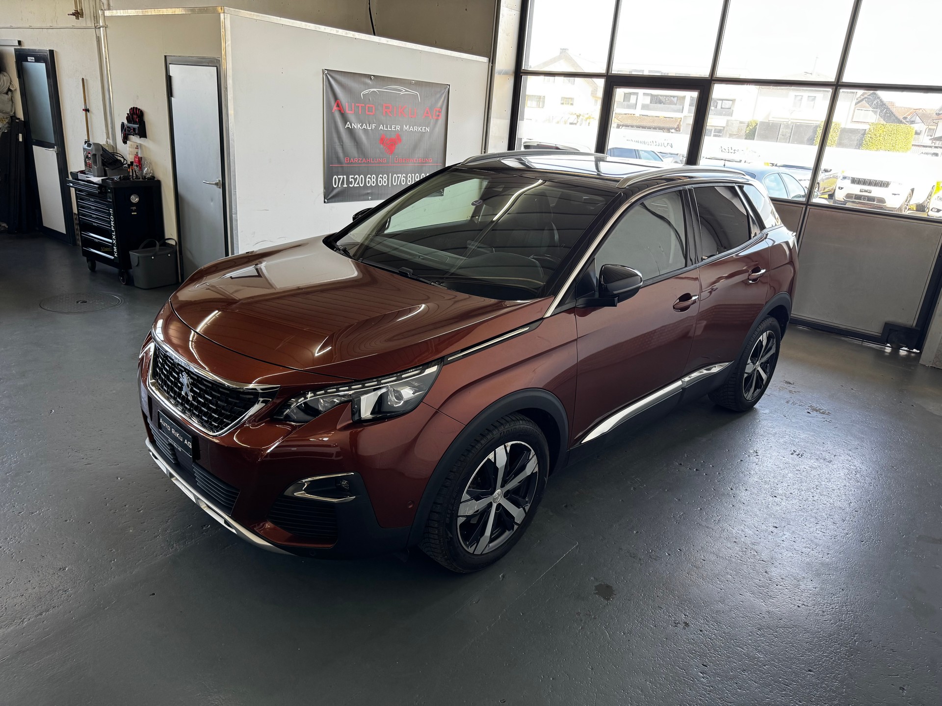 PEUGEOT 3008 1.2 PureTech Business Line-image-6