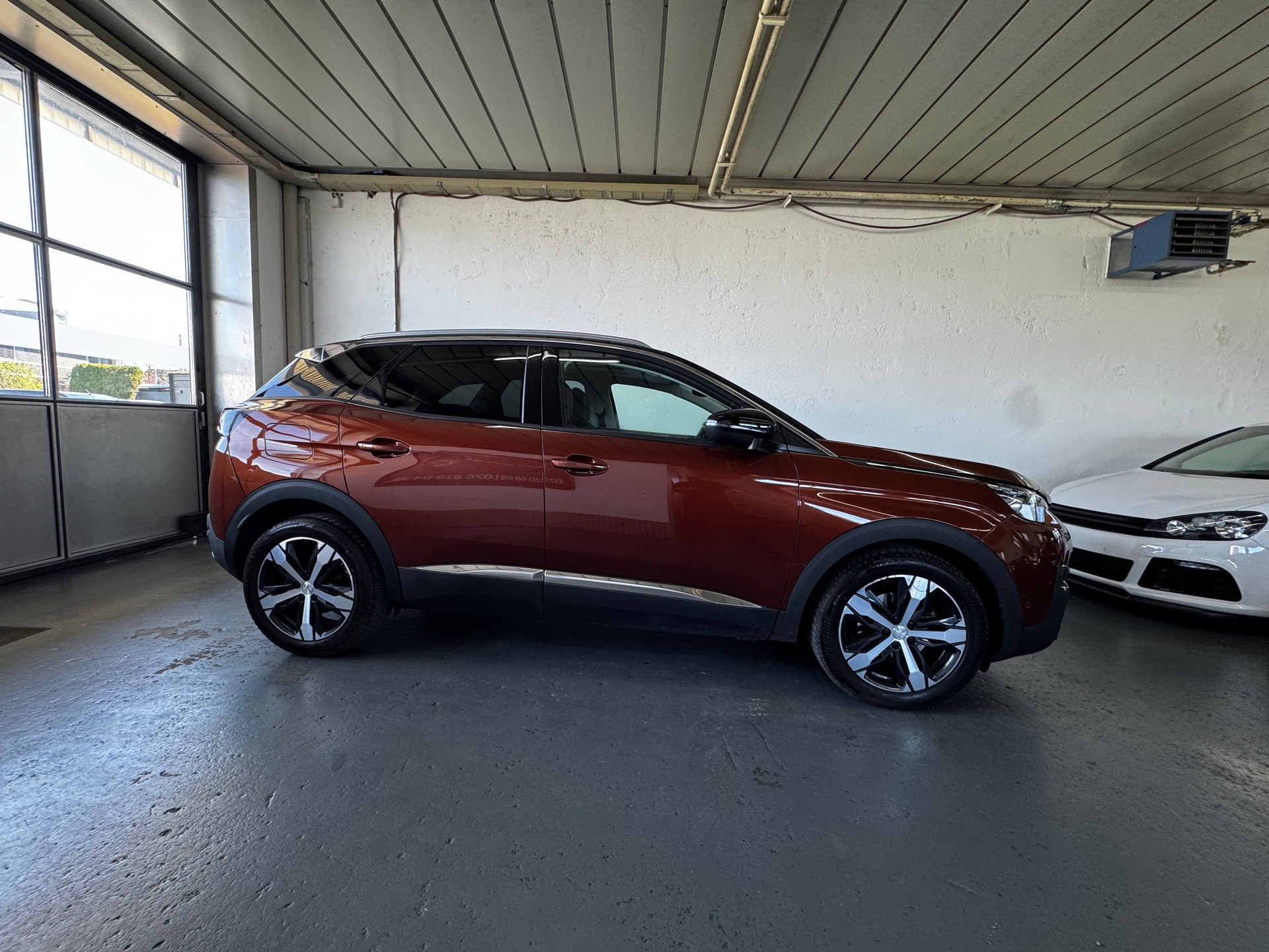 PEUGEOT 3008 1.2 PureTech Business Line-image-8