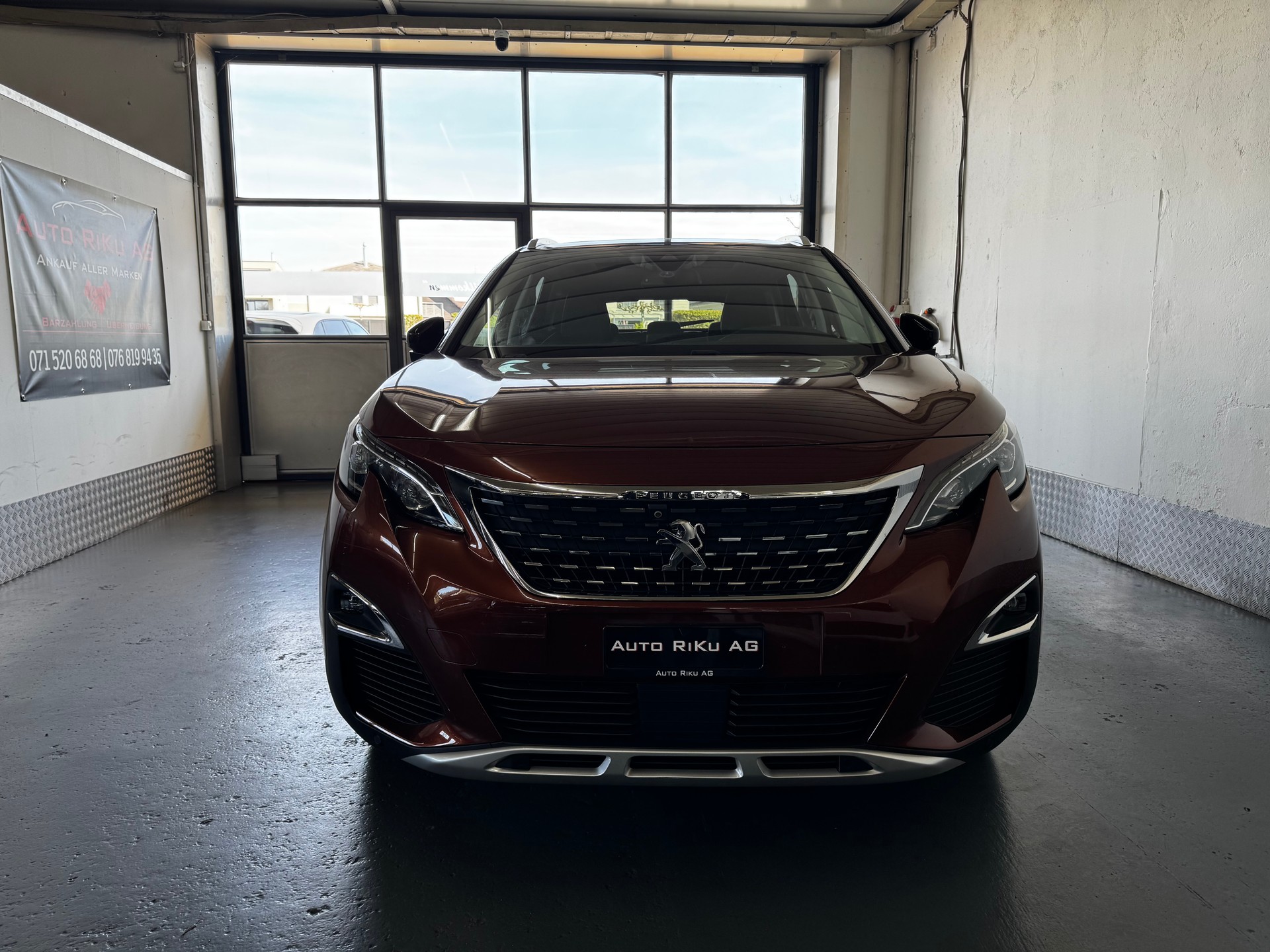 PEUGEOT 3008 1.2 PureTech Business Line-image-5