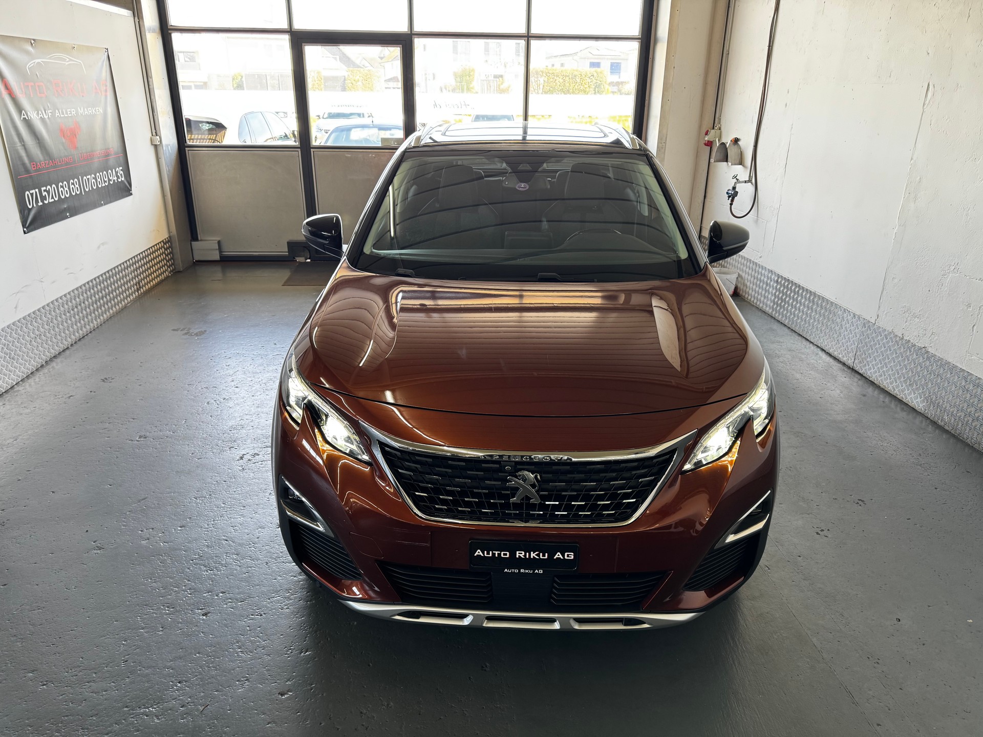 PEUGEOT 3008 1.2 PureTech Business Line-image-4