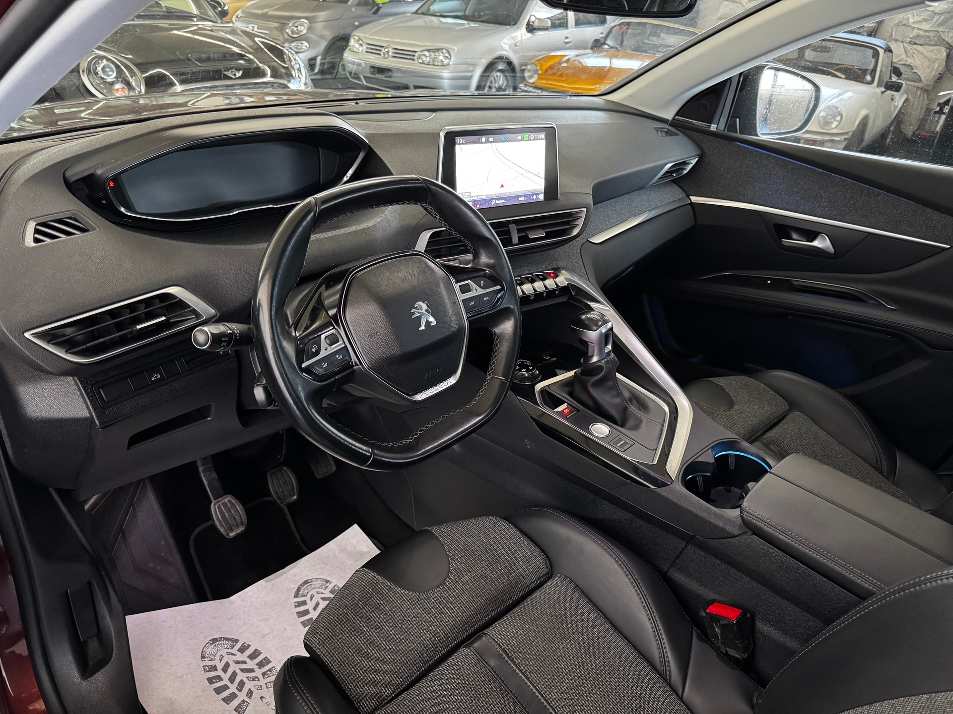 PEUGEOT 3008 1.2 PureTech Business Line-image-14