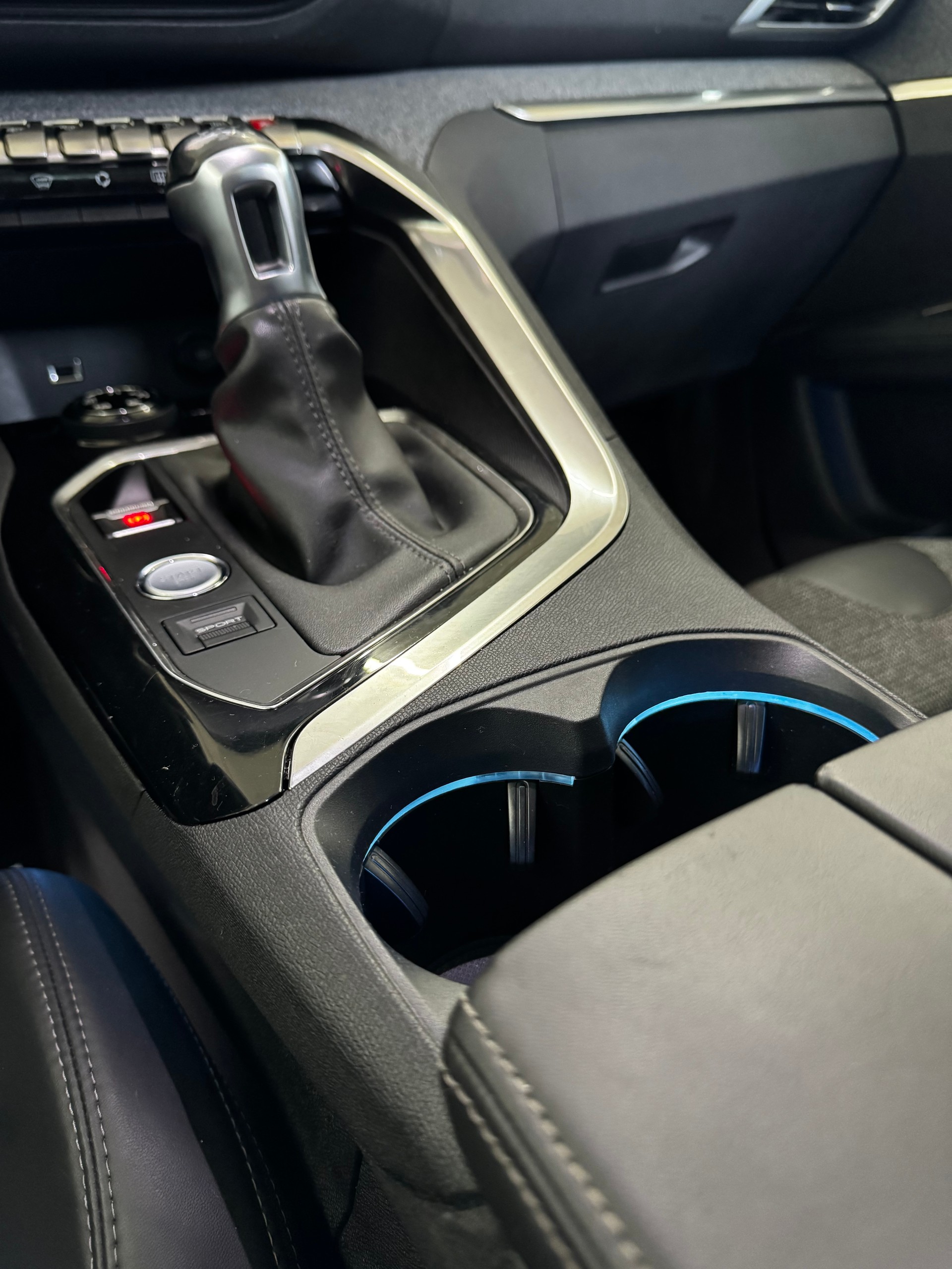 PEUGEOT 3008 1.2 PureTech Business Line-image-20