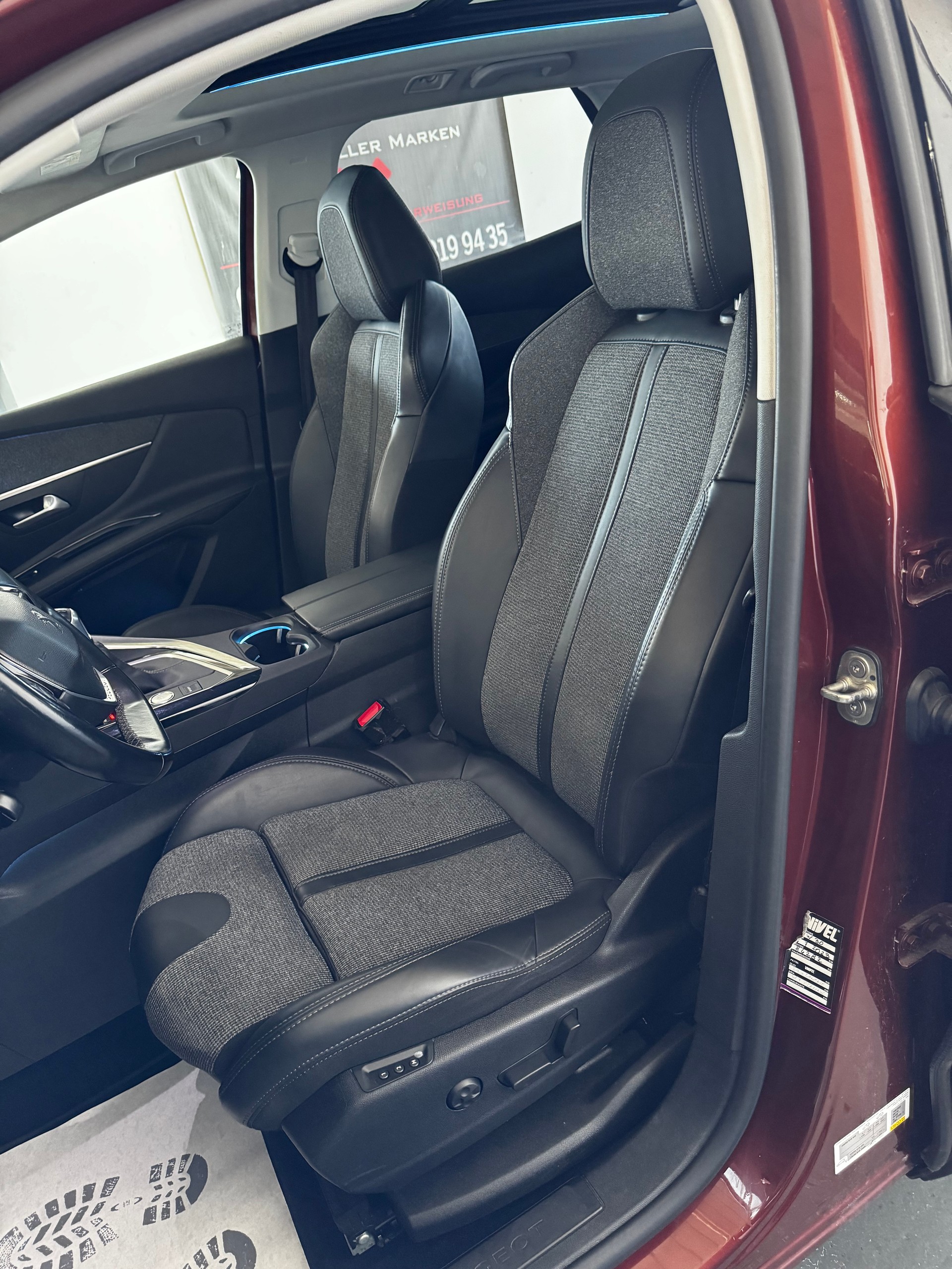 PEUGEOT 3008 1.2 PureTech Business Line-image-15