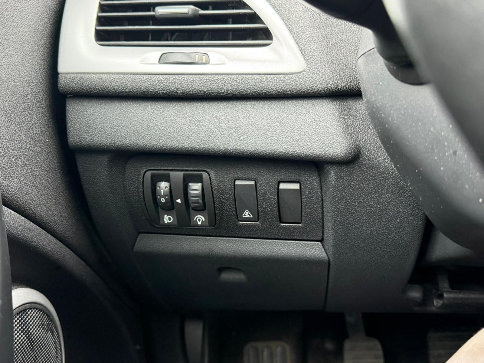 RENAULT Mégane 1.4 16V Turbo Dynamique-image-11