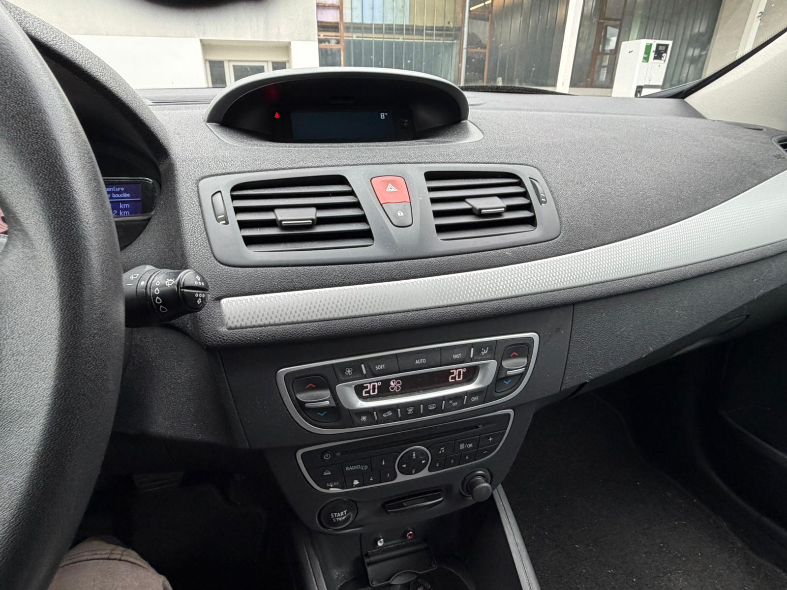 RENAULT Mégane 1.4 16V Turbo Dynamique-image-8
