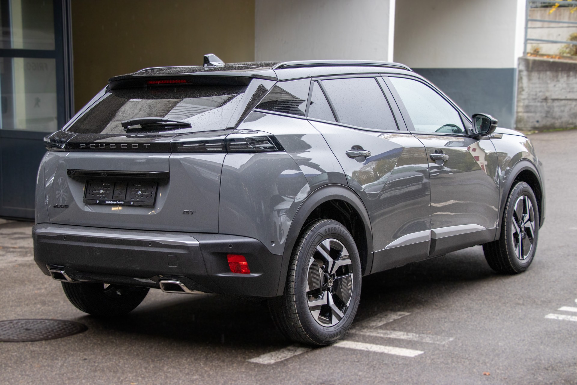 PEUGEOT 2008 1.2 145 MHEV GT-image-2