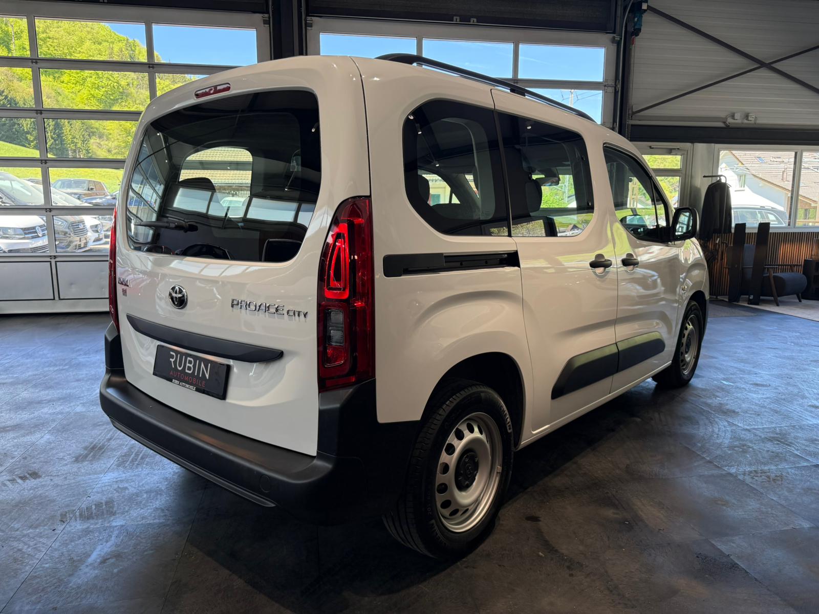 TOYOTA Proace City Verso 1.5 Combi Medium-image-5