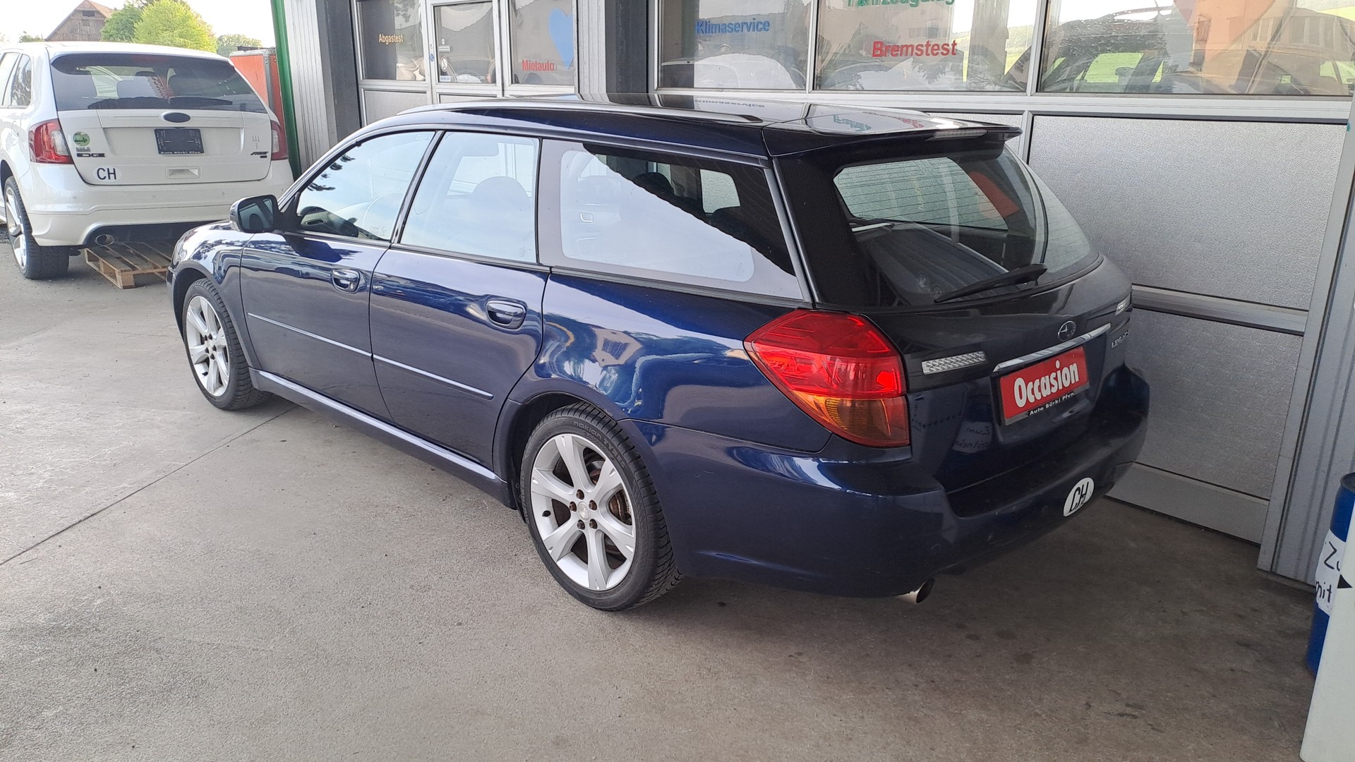 SUBARU Legacy 2.0i AWD Swiss-image-2