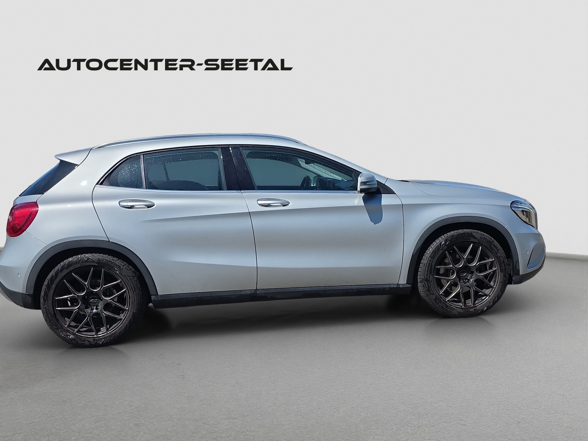 MERCEDES-BENZ GLA 250 Style 4Matic 7G-DCT-image-1