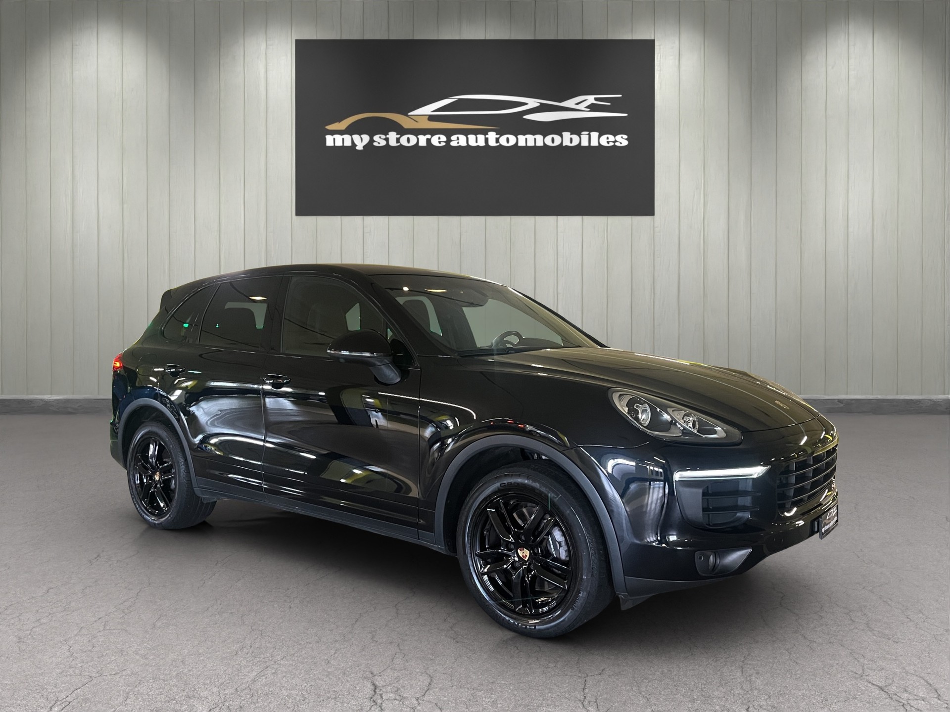 PORSCHE Cayenne-showroom-element-1
