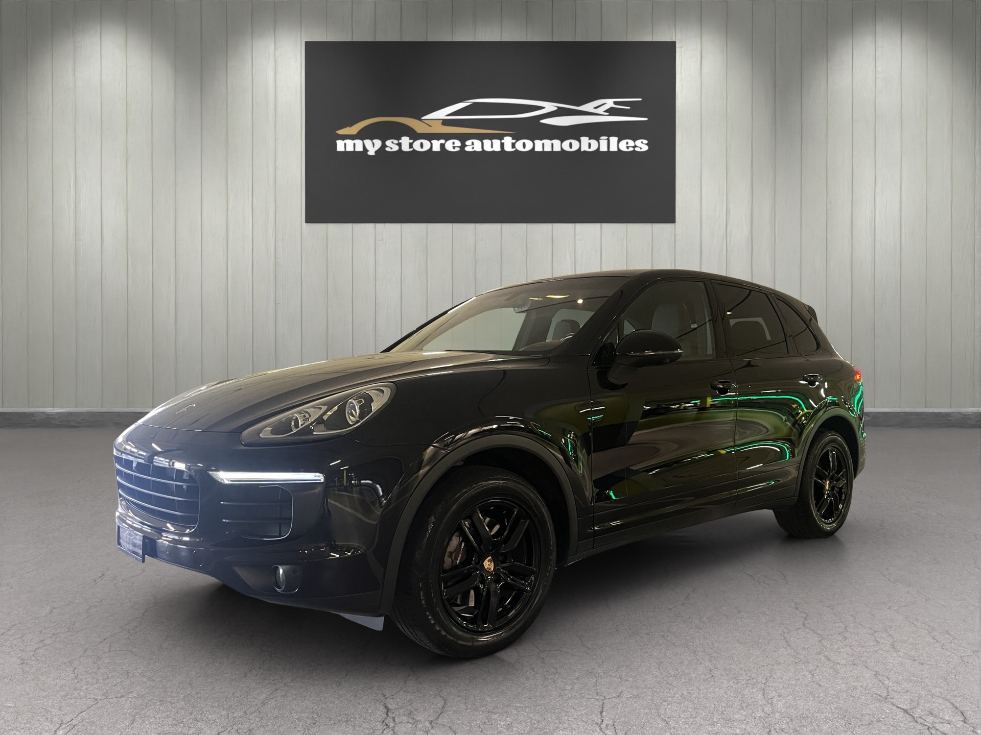 PORSCHE Cayenne-showroom-element-3