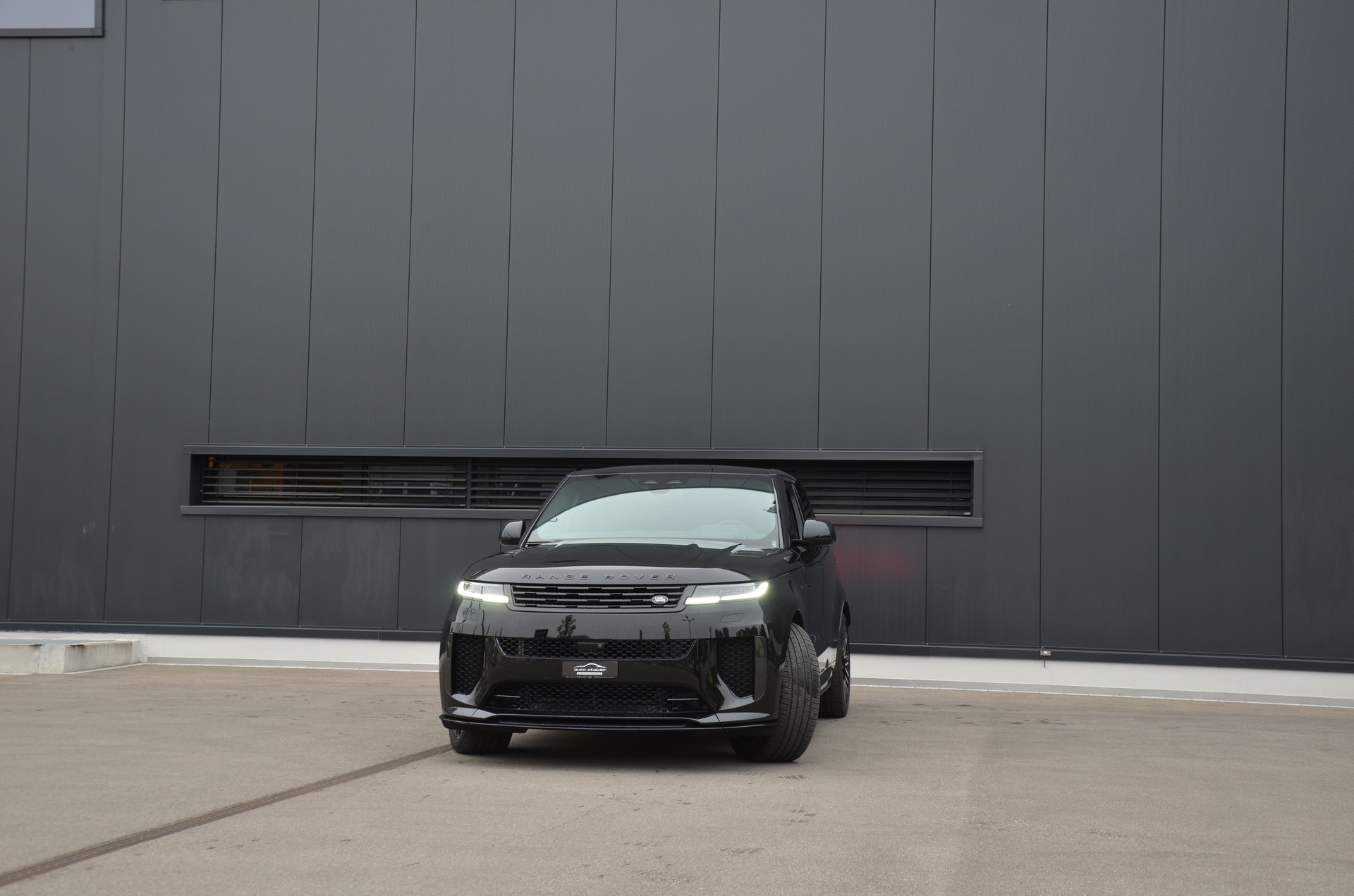 LAND ROVER Range Rover Sport P635 4.4 V8 SV Edition One-image-4