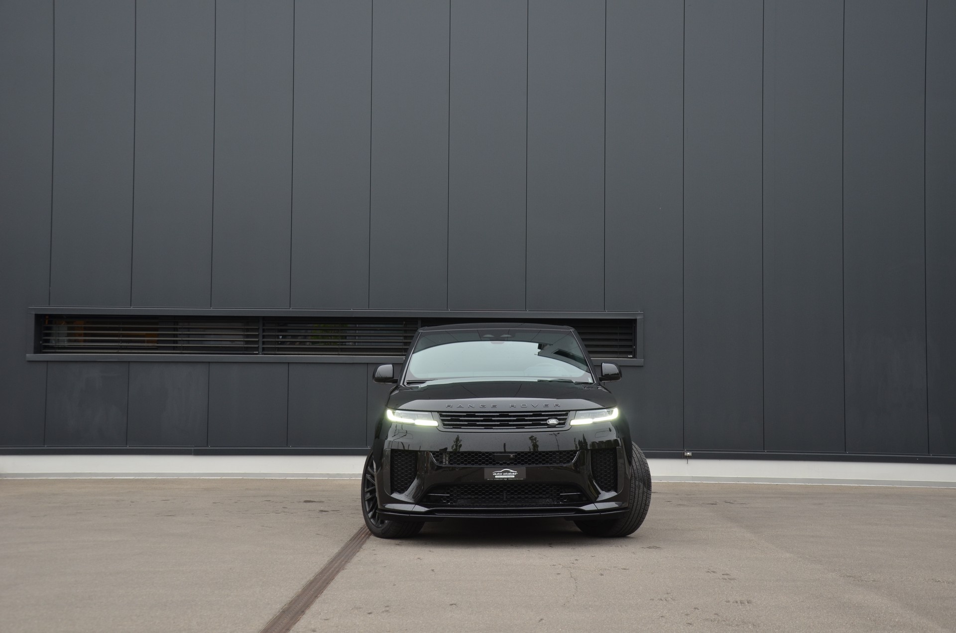 LAND ROVER Range Rover Sport P635 4.4 V8 SV Edition One-image-5
