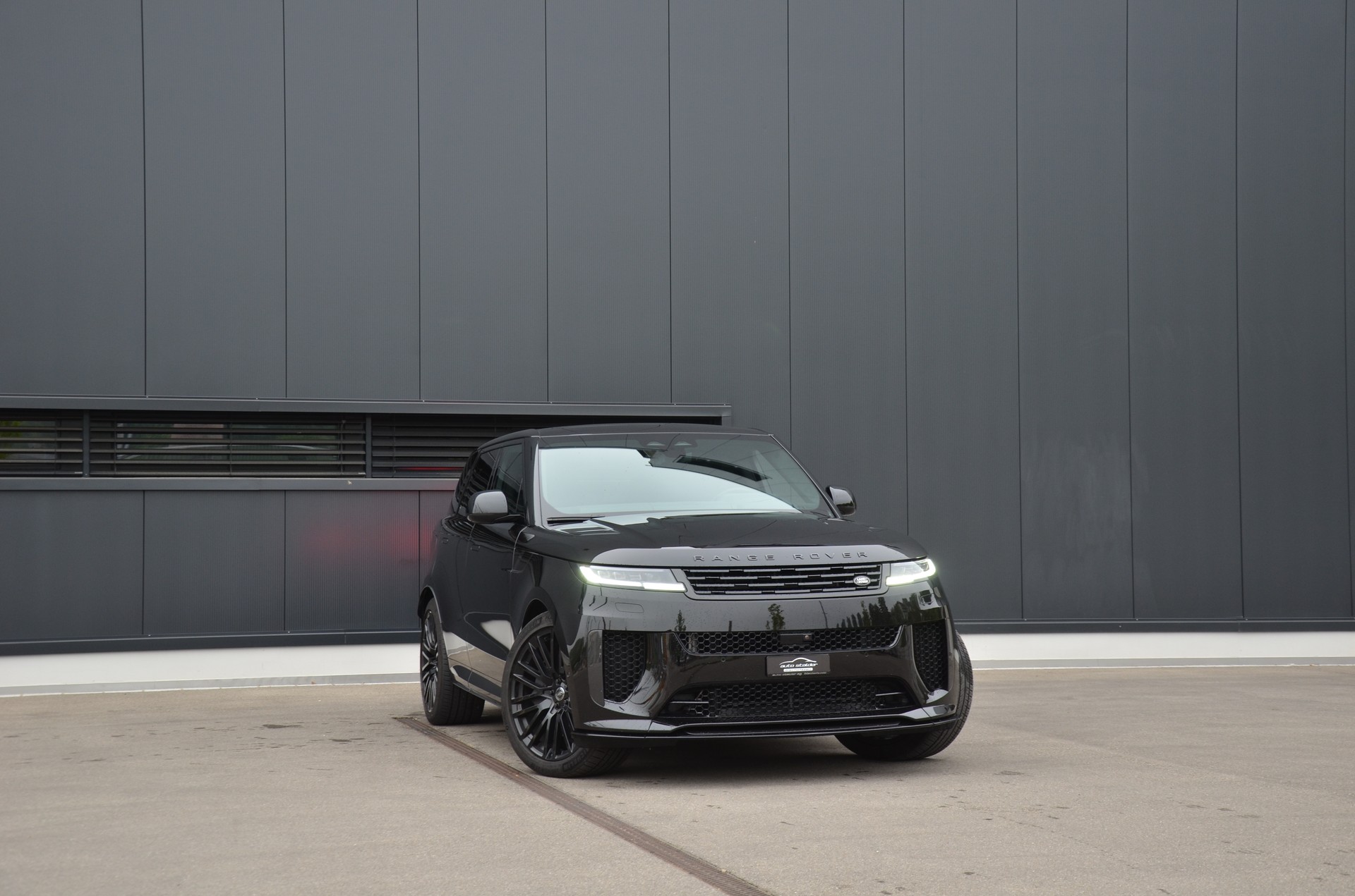 LAND ROVER Range Rover Sport P635 4.4 V8 SV Edition One-image-6