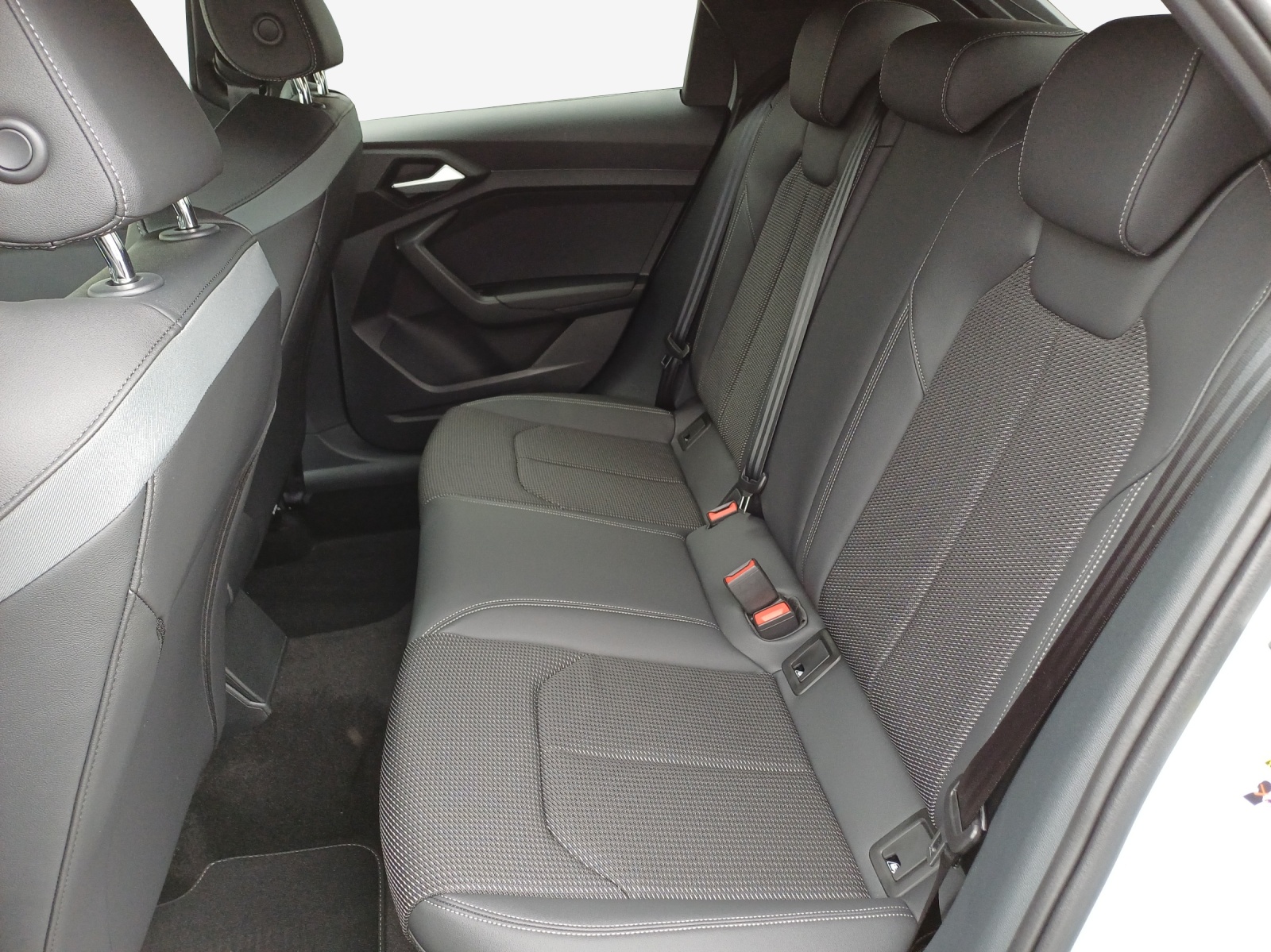 AUDI A1 Sportback 30 TFSI S Line Attraction S-tronic-image-11