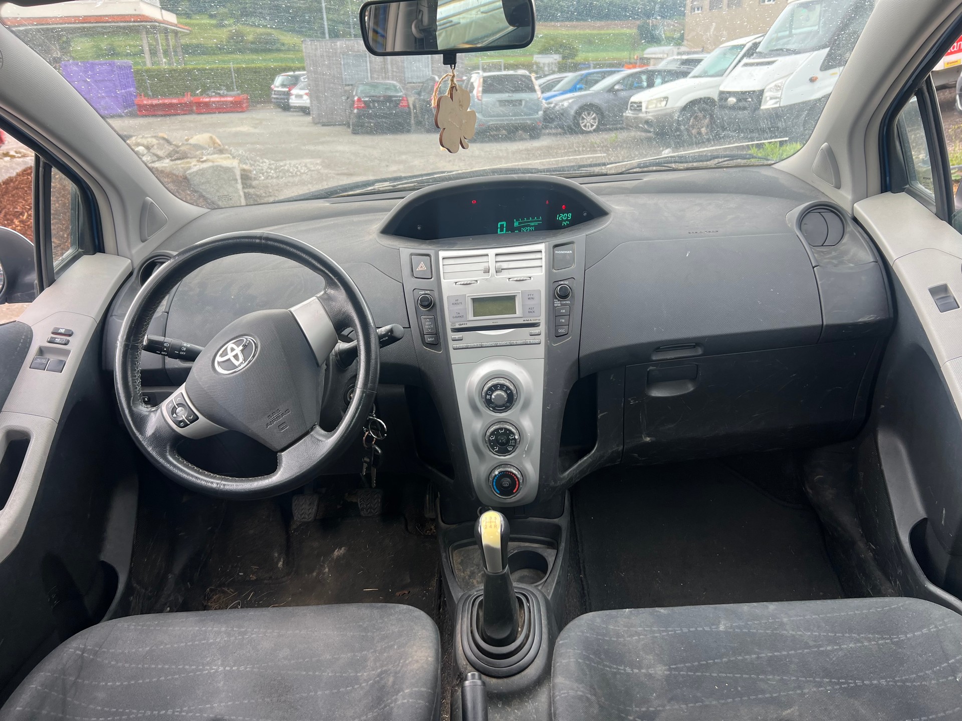 TOYOTA Yaris 1.3 Linea Sol-image-10