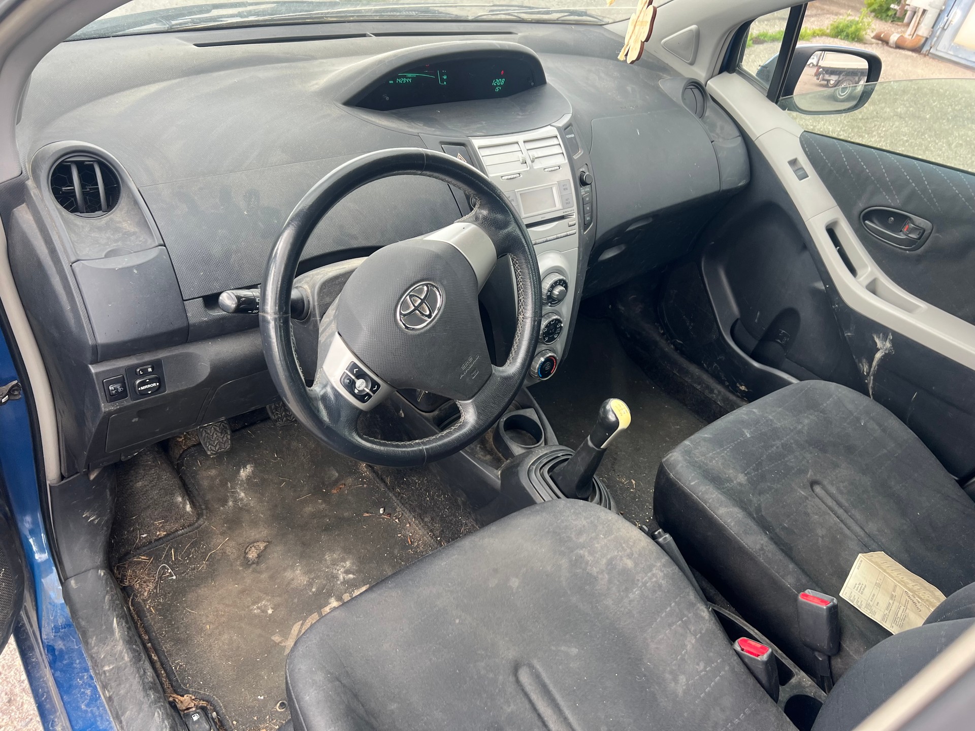 TOYOTA Yaris 1.3 Linea Sol-image-9