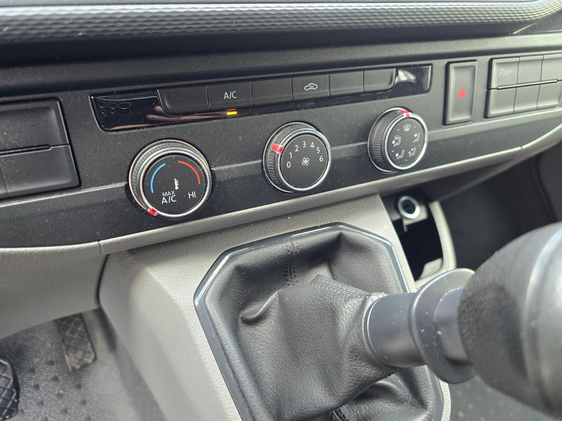 VW T6.1 California T6.1 2.0 TDI-image-15