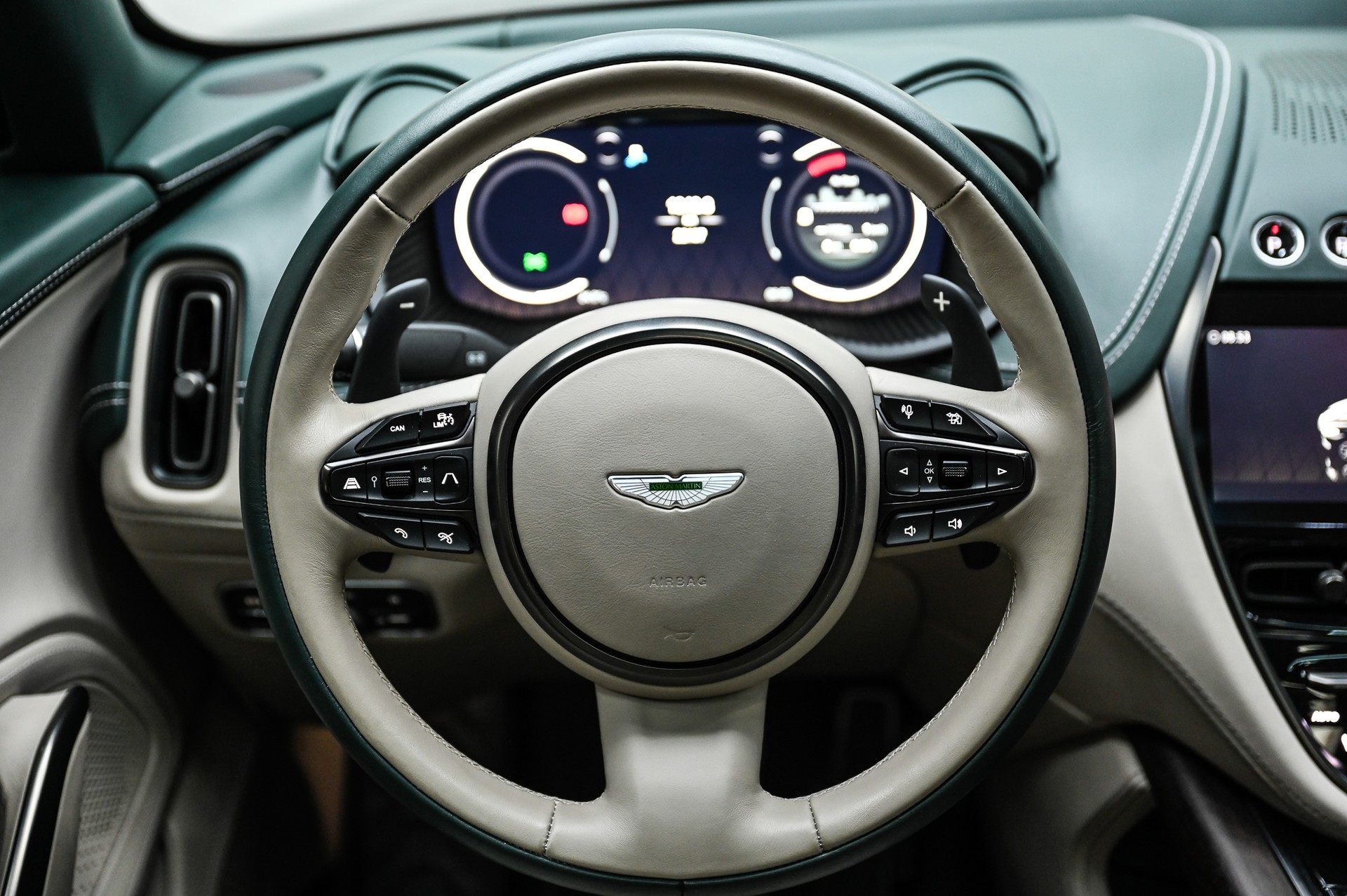 ASTON MARTIN DBX 4.0 V8 Bi-Turbo-image-27