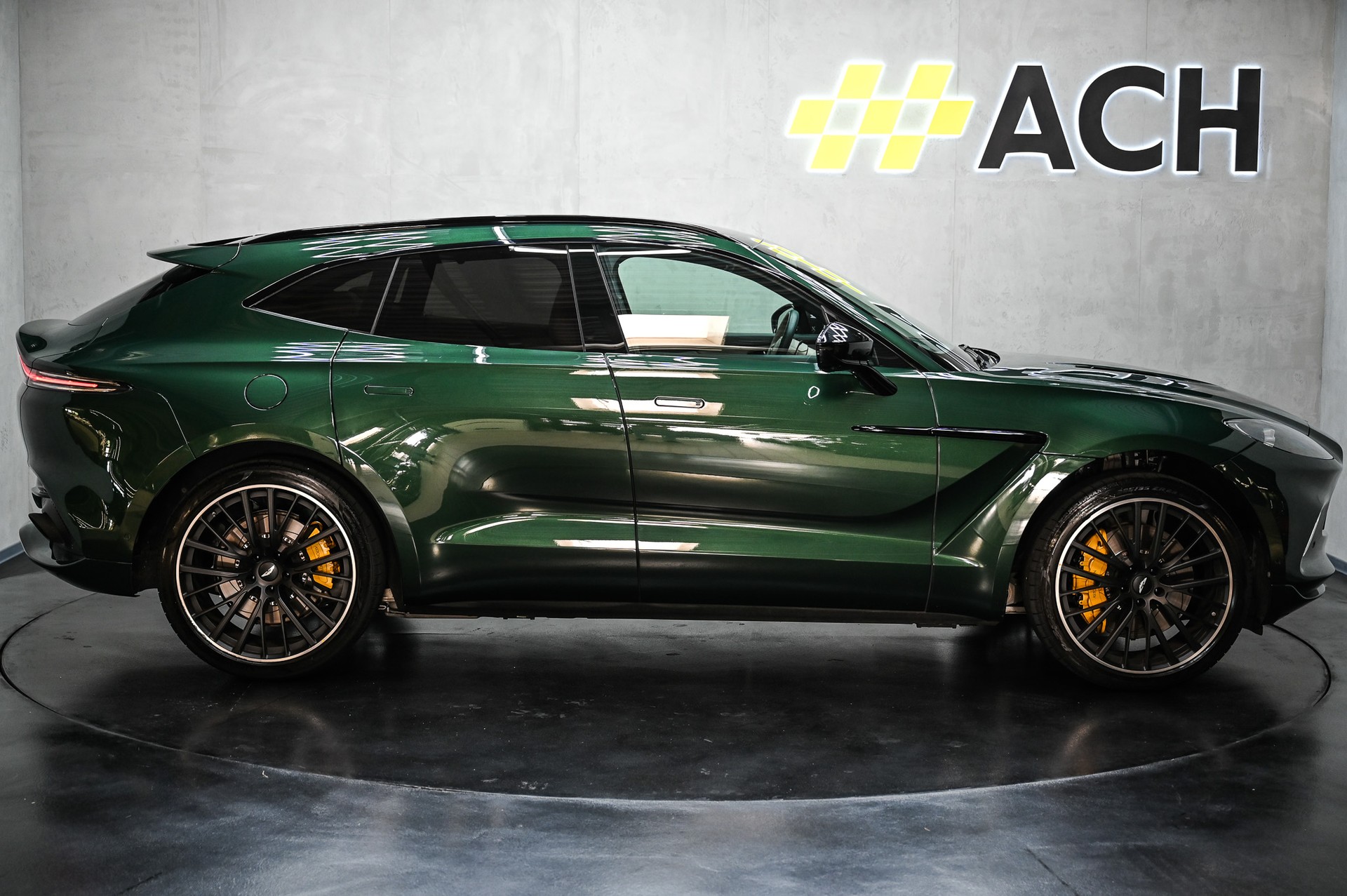 ASTON MARTIN DBX 4.0 V8 Bi-Turbo-image-10