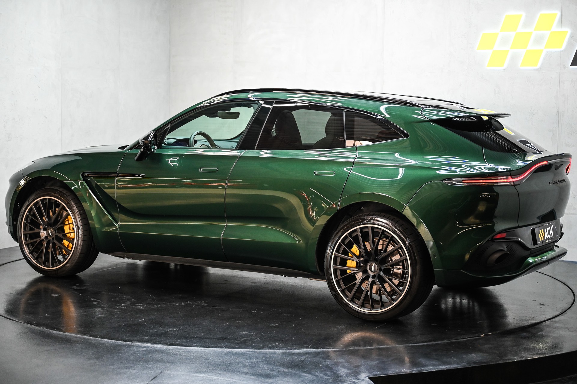 ASTON MARTIN DBX 4.0 V8 Bi-Turbo-image-5