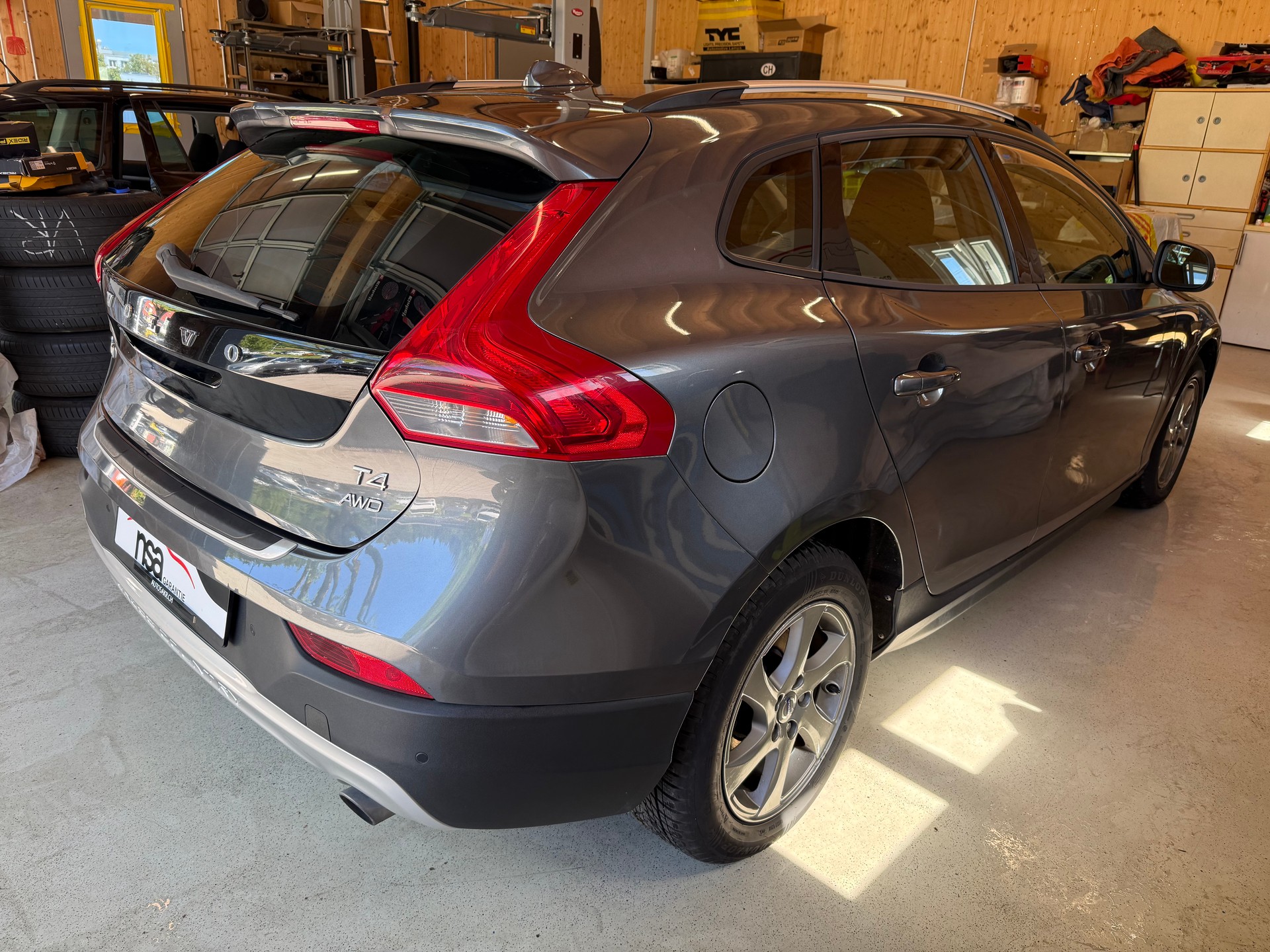 VOLVO V40 Cross Country T4 2.0 AWD Family Ed. Geartr.-showroom-element-3