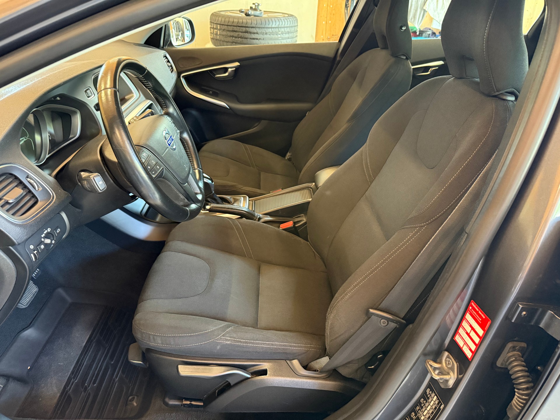 VOLVO V40 Cross Country T4 2.0 AWD Family Ed. Geartr.-image-6