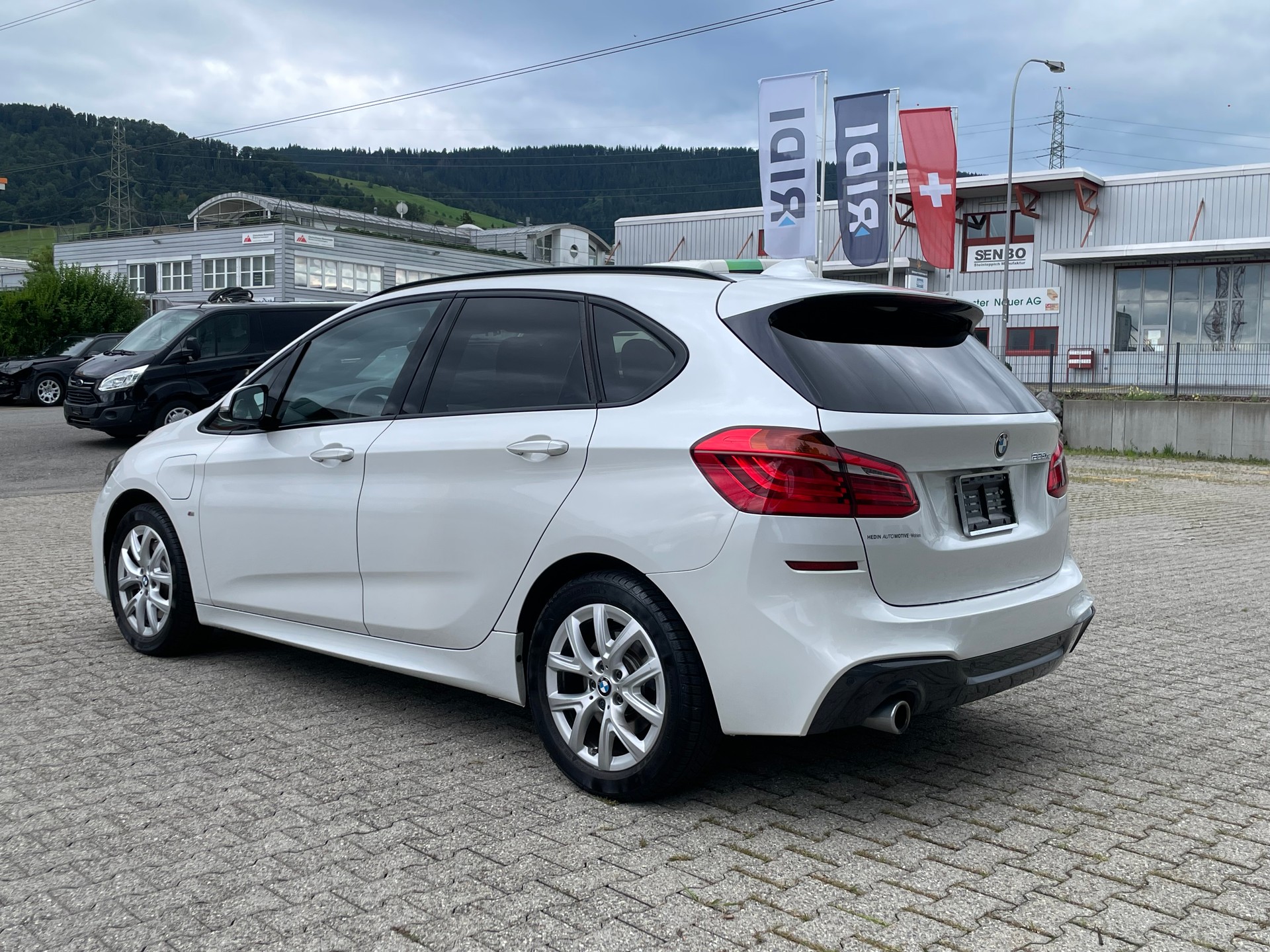 BMW 225xe iPerformance Active Tourer Steptronic Sport Line-image-3