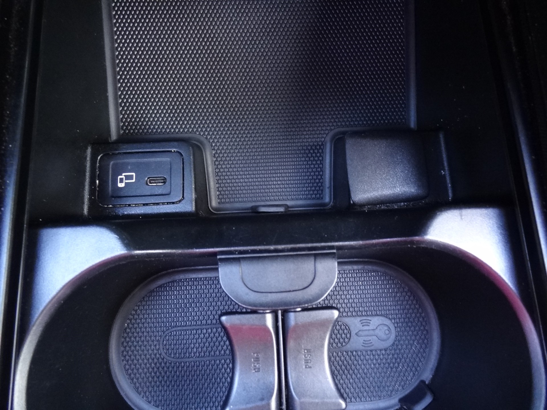 MERCEDES-BENZ A 200 SE Line 7G-DCT-image-19