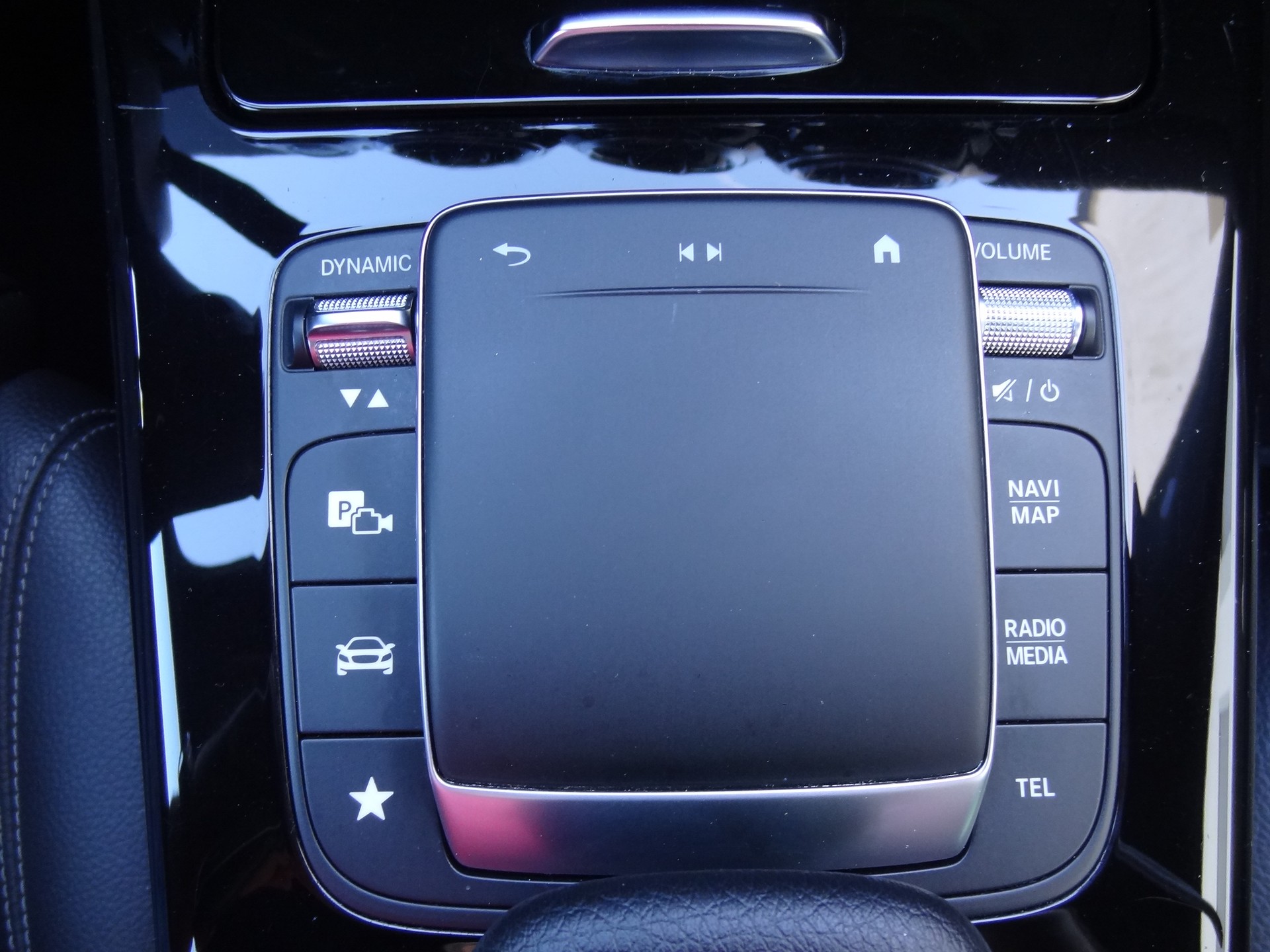 MERCEDES-BENZ A 200 SE Line 7G-DCT-image-18