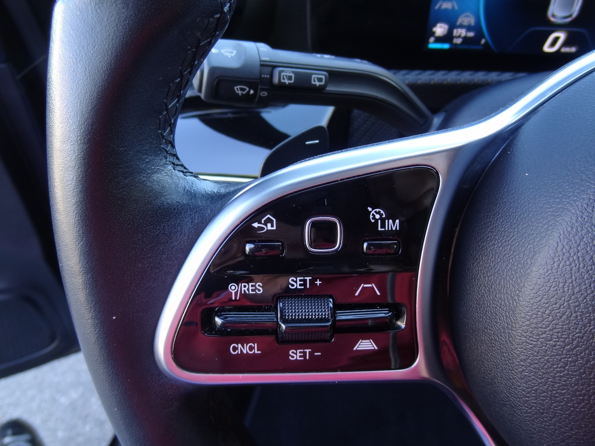 MERCEDES-BENZ A 200 SE Line 7G-DCT-image-11