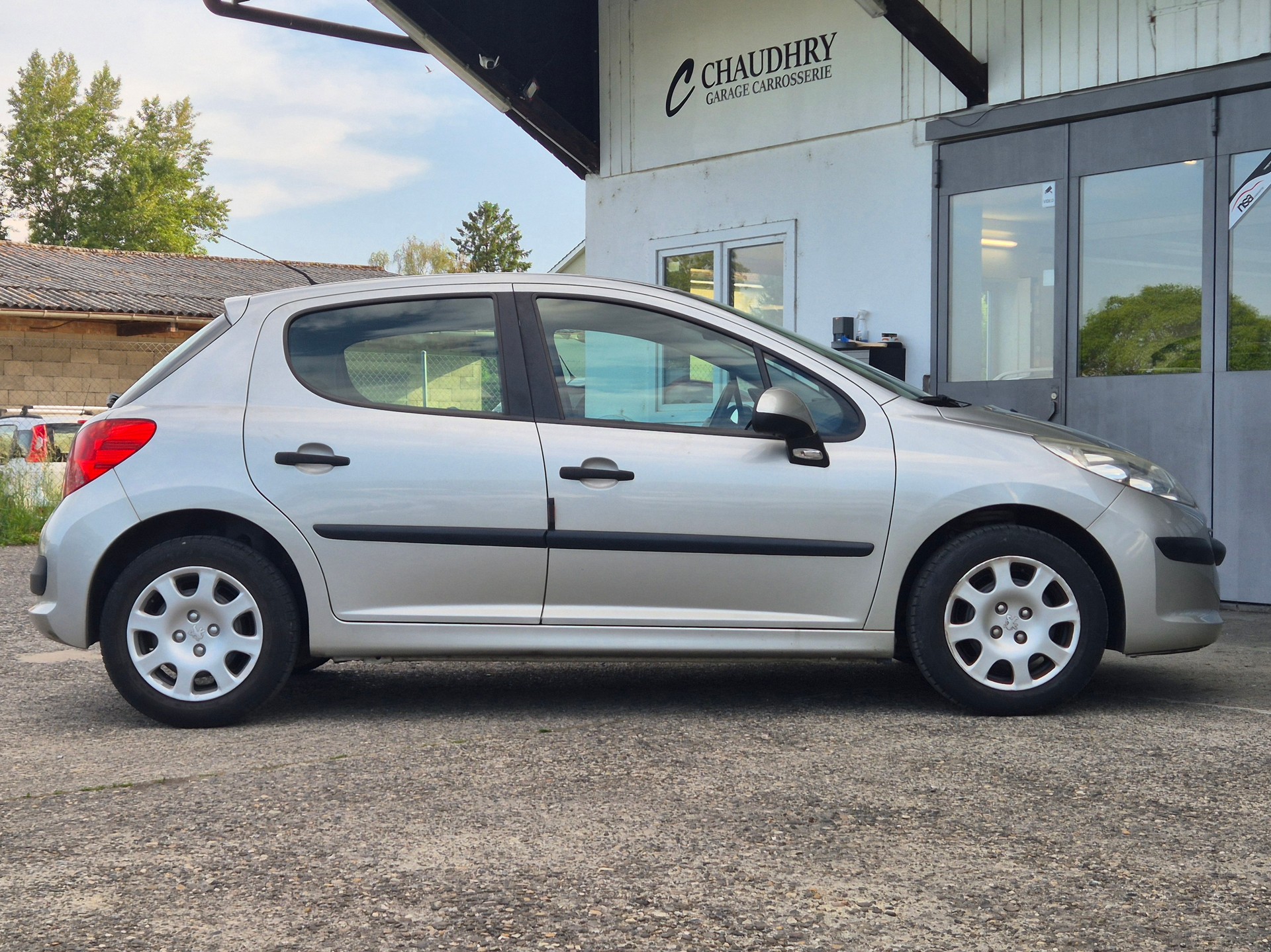 PEUGEOT 207 1.4 Urban-image-4