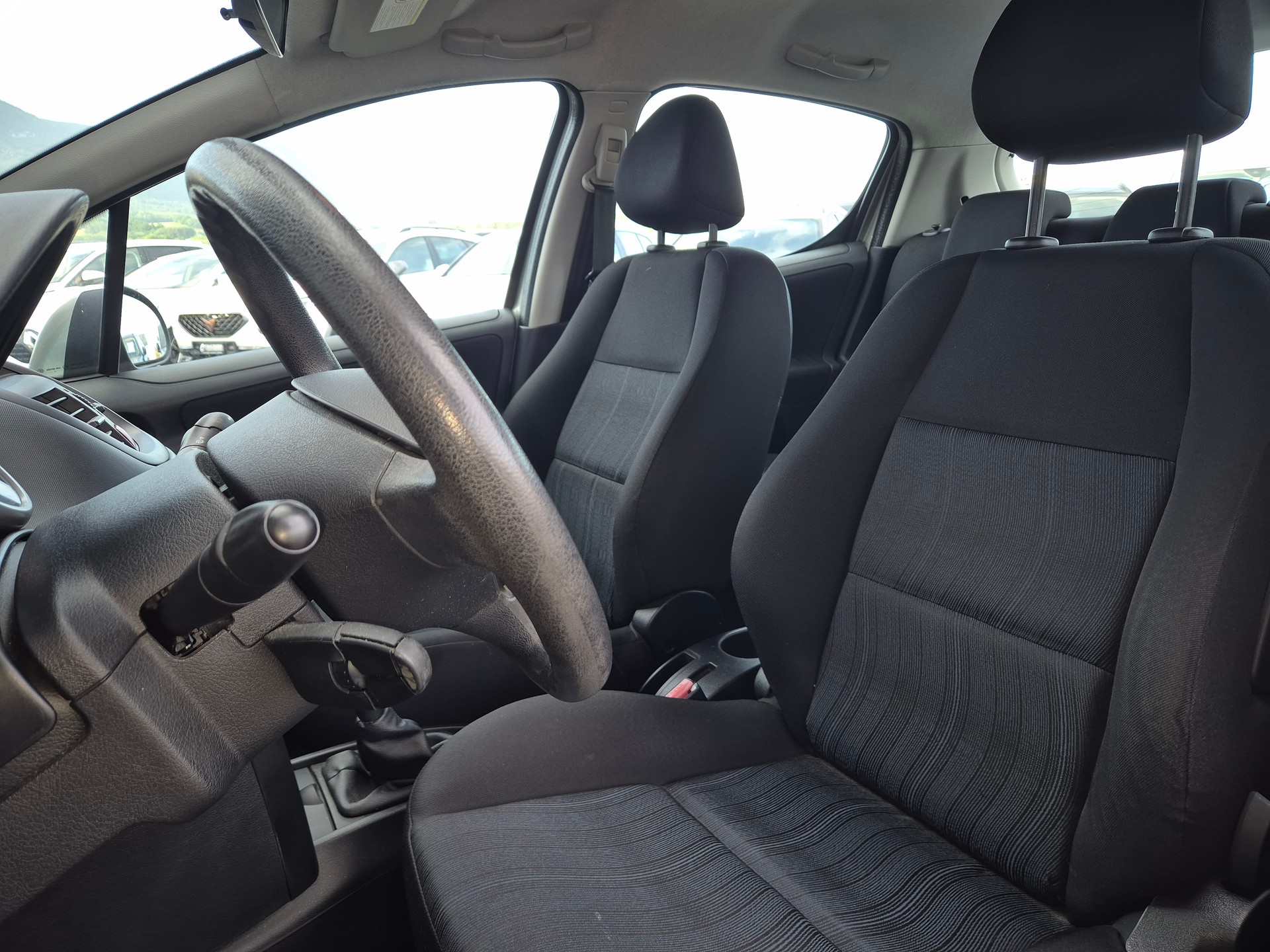 PEUGEOT 207 1.4 Urban-image-13