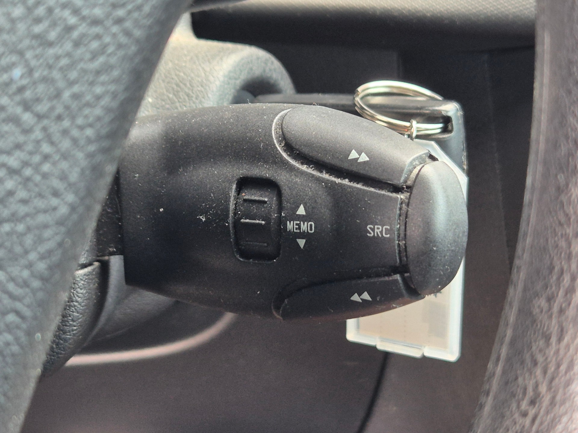 PEUGEOT 207 1.4 Urban-image-18
