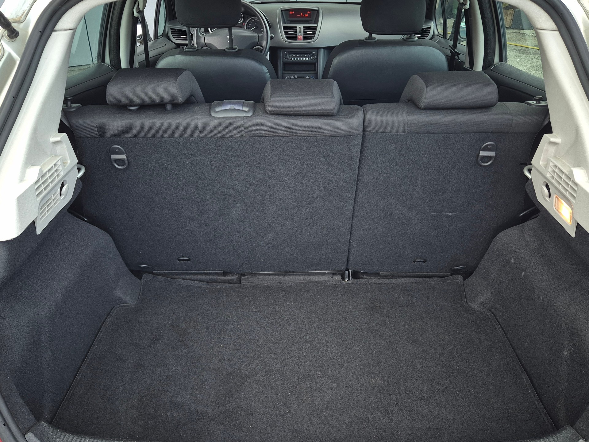 PEUGEOT 207 1.4 Urban-image-7