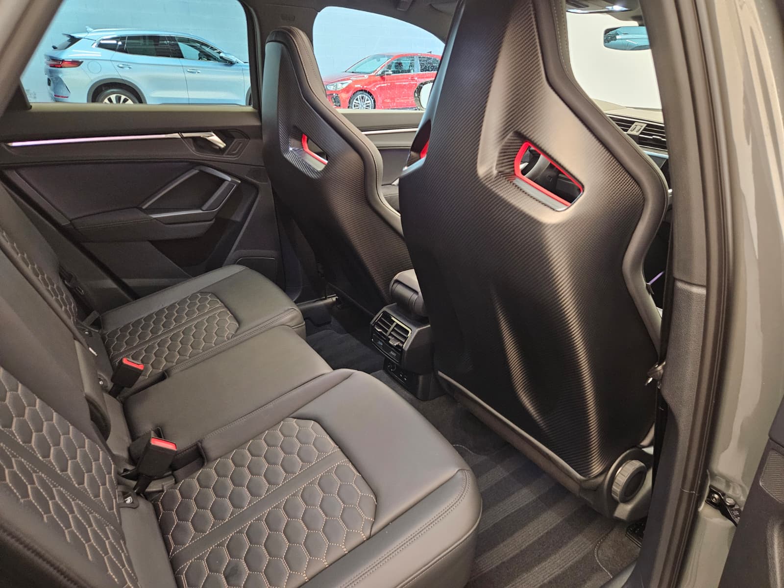 AUDI RS Q3 Sportback edition 10 years quattro S tronic-image-14