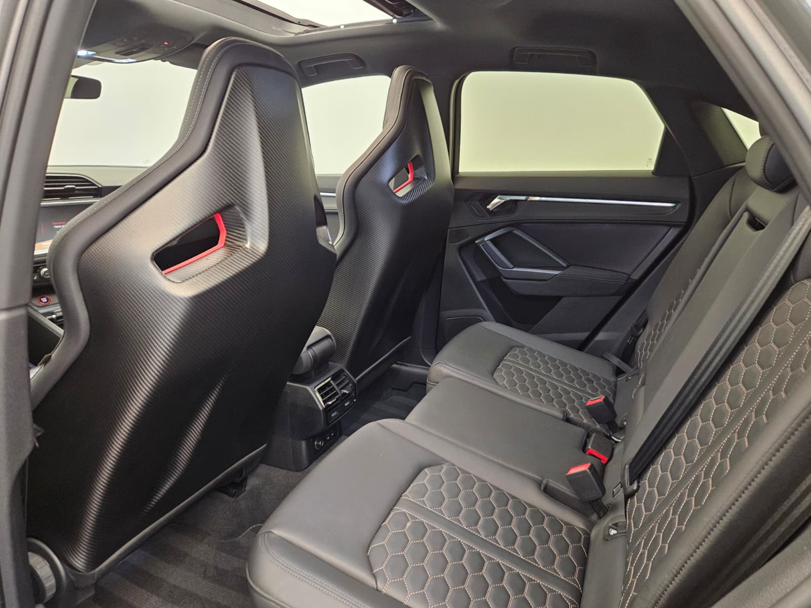 AUDI RS Q3 Sportback edition 10 years quattro S tronic-image-13