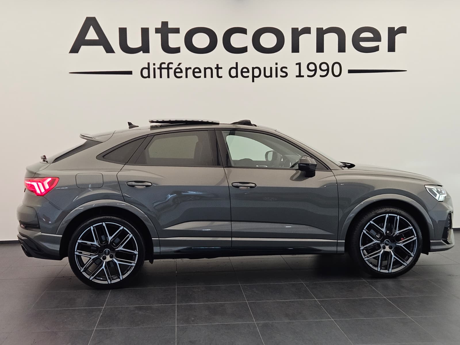 AUDI RS Q3 Sportback edition 10 years quattro S tronic-image-5