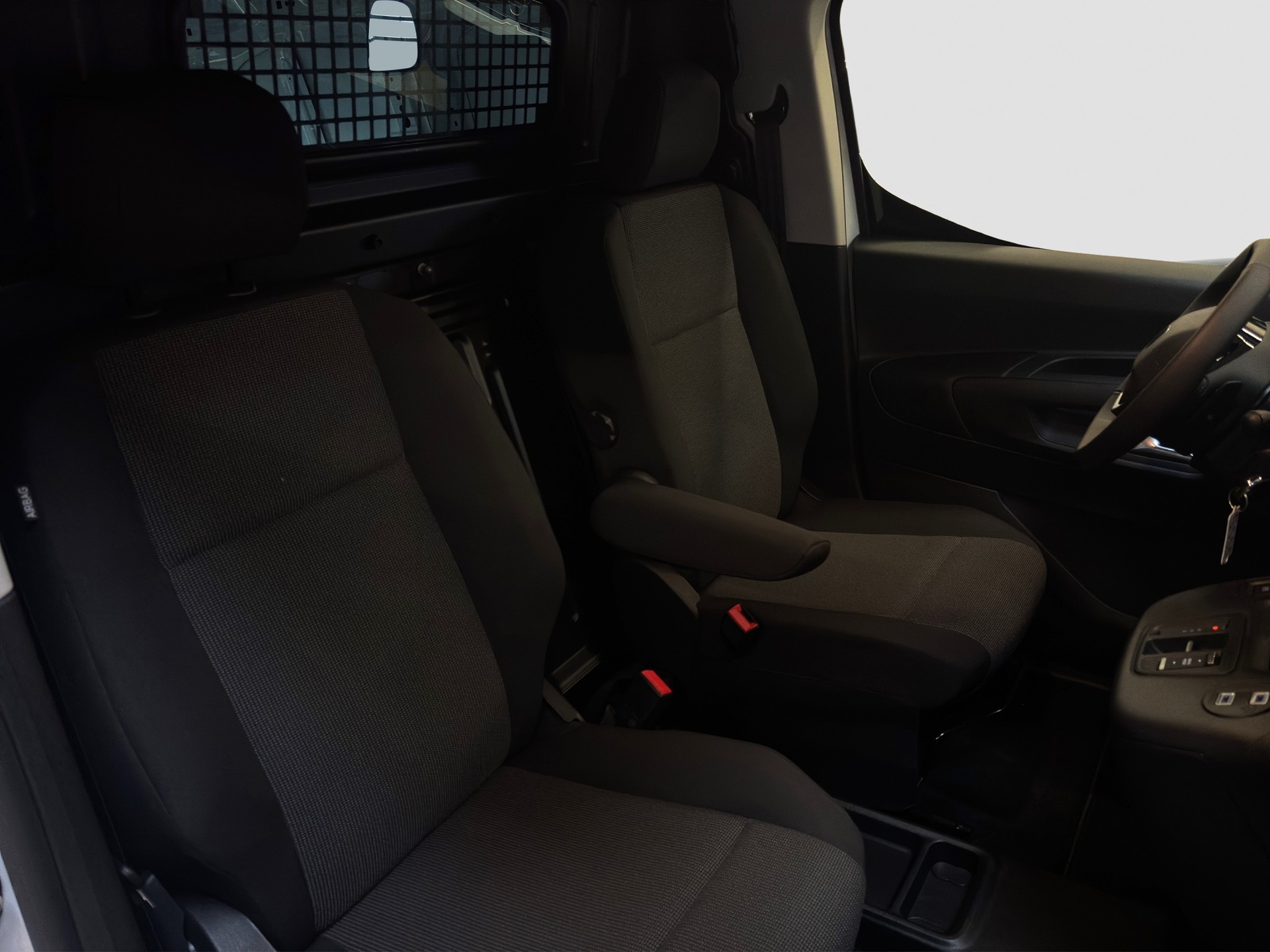 PEUGEOT e-Partner 50kWh Long-image-13