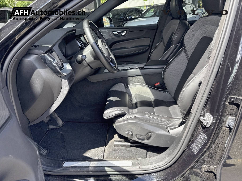 VOLVO XC60 2.0 T8 TE XCENTRIC Black Edition eAWD-image-13