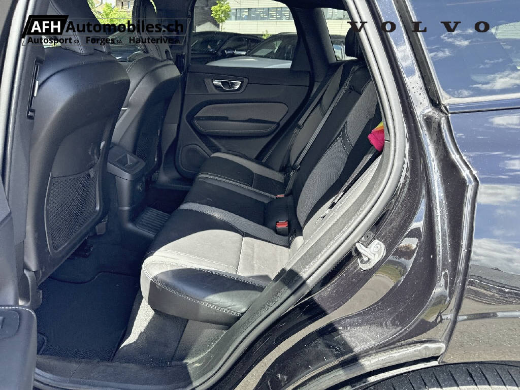VOLVO XC60 2.0 T8 TE XCENTRIC Black Edition eAWD-image-14